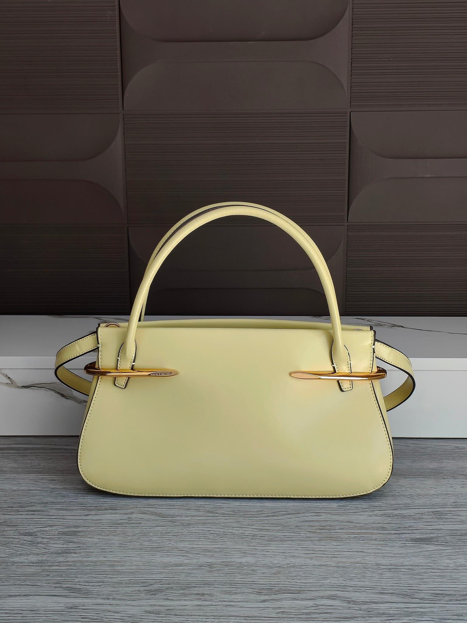 C3158 New GIVENCHY|Jessica Zheng Xiuyan’s Pinch bag