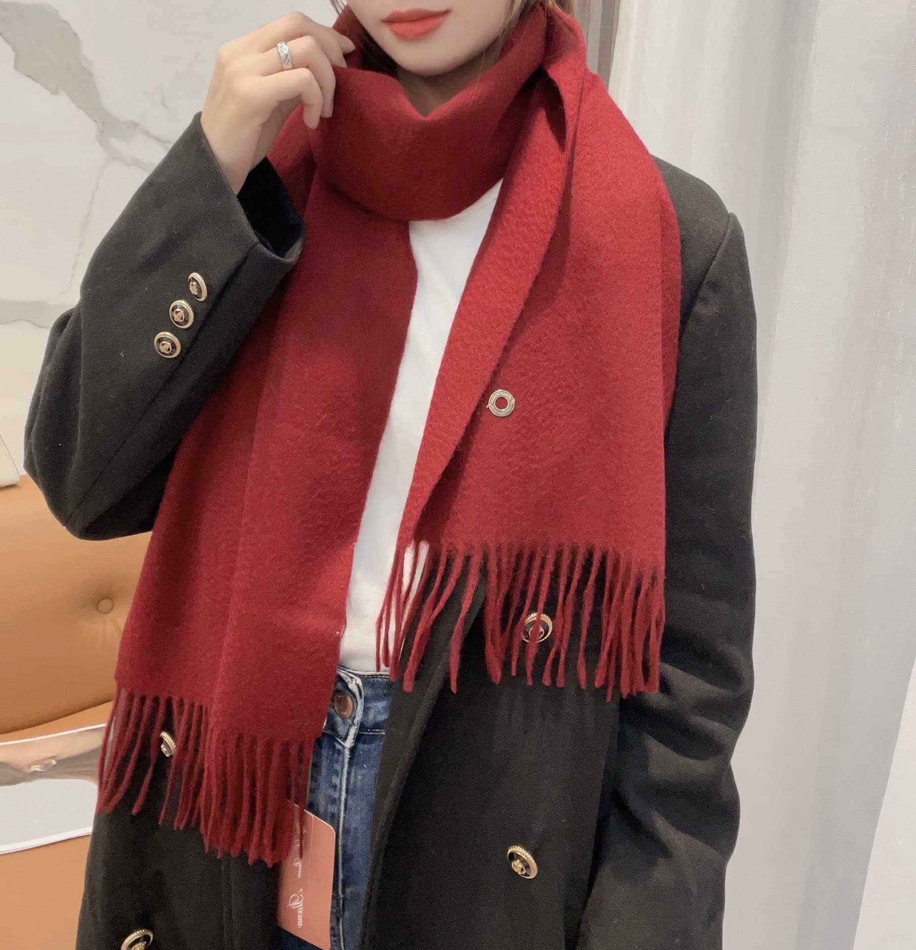 C30670 Loro Piana’s classic “Wavy” solid-colored cashmere scarf ❗ — image 1