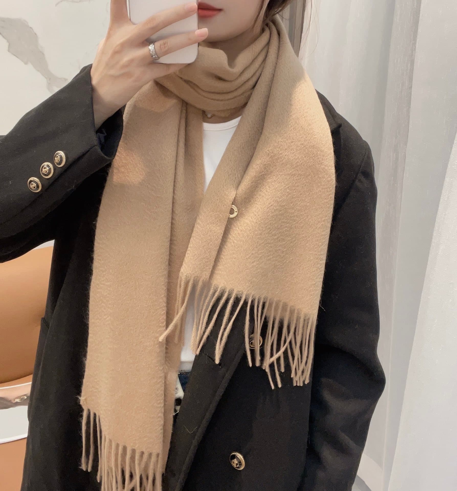 C30668 Loro Piana’s classic “wave” neutral cashmere scarf ❗ — image 1