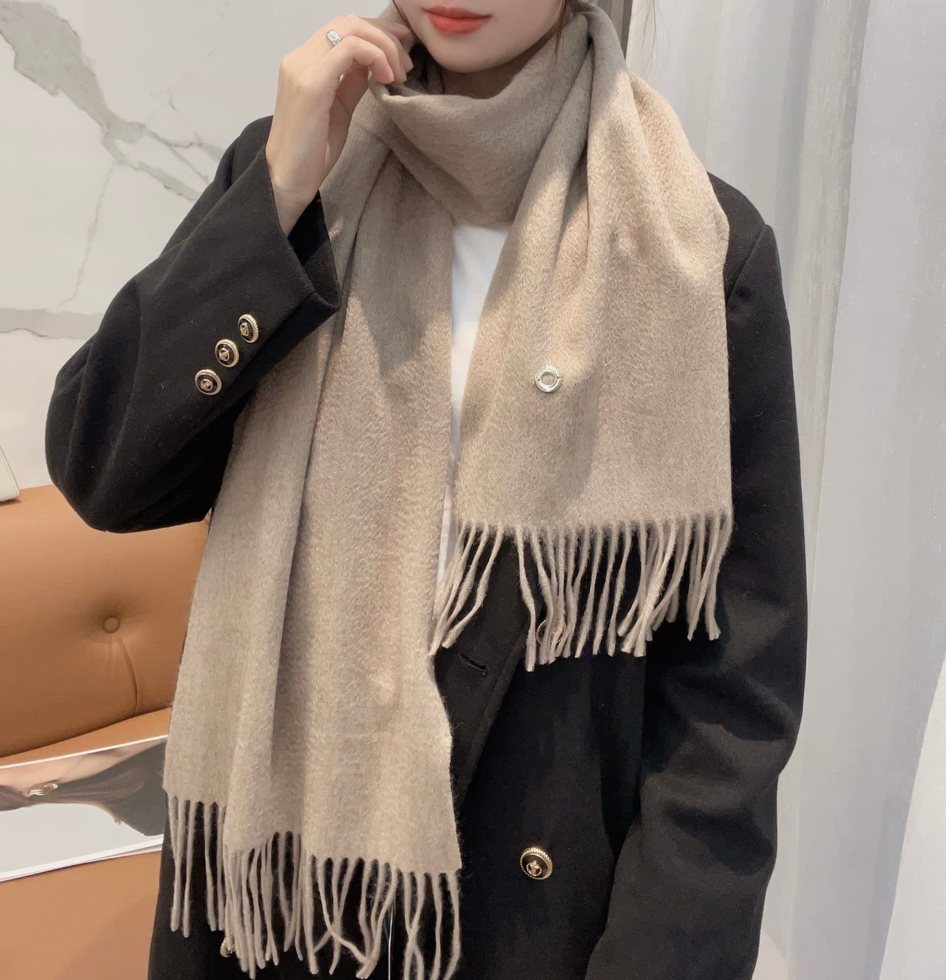 C30667 Loro Piana’s classic “wave” colorless cashmere scarf ❗ — image 1