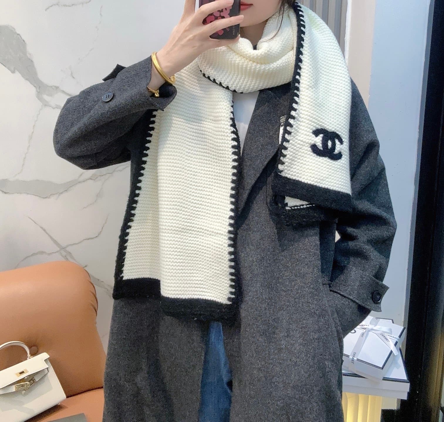 C30672 Chanel store’s new model 【Coco Chanel】💖💖 It’s absolutely stunning! A top-quality product from the highest level of Chanel‼️ The new model is available at the store. Imported cashmere knit scarves and shawls with decorative patterns❗ They’re extreme — image 1