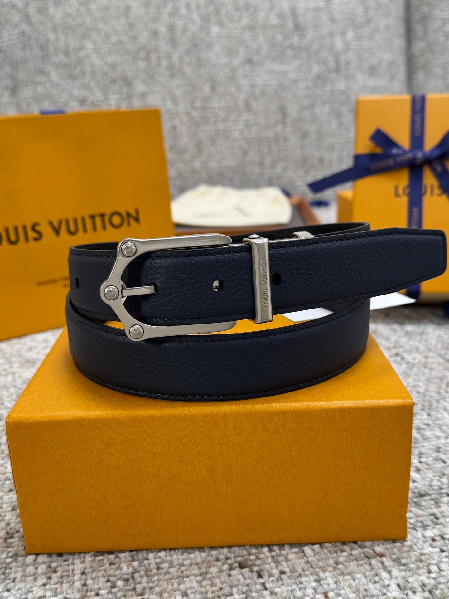 C32878 Louis Vuitton LV Belt FROG Double-Sided Belt Collection. Original hardware. Exquisite hand-painted edges. Soft and comfortable. Wide 3.0 — image 1