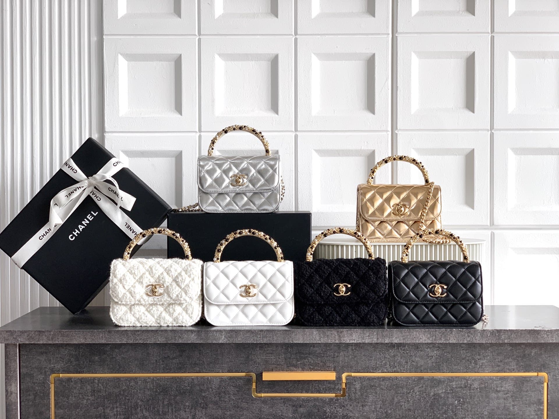 C740 Big H real photo 🌟 Small size, six colors available – OHANEL🚩🚩🚩 Chanel 26C pearl-handled chain bag, champagne gold lychee-patterned leather + classic diamond pattern; the metal double C logo is very distinctive! The handle is decorated with pearls an — image 1