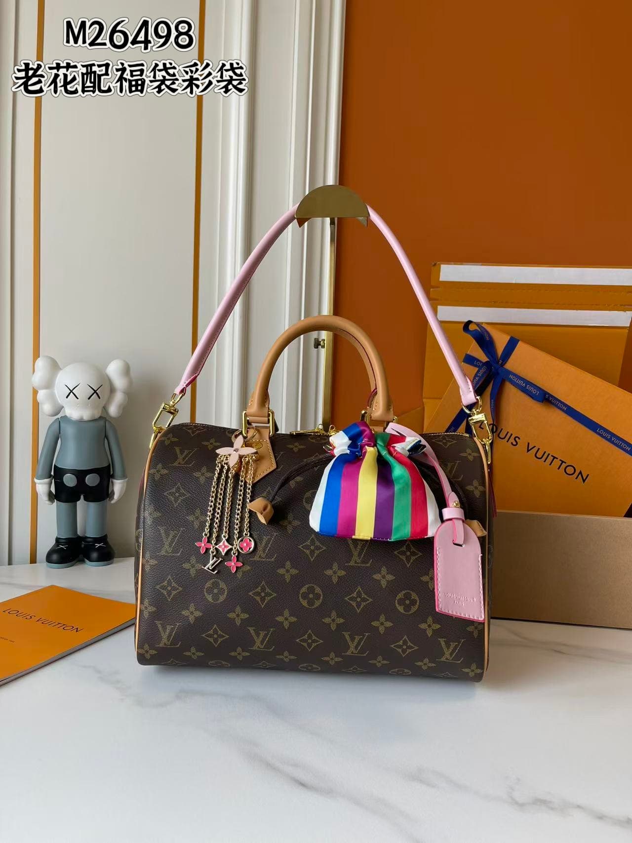 C5241 Upgraded LV pillow bag, pattern design, lucky bag. M26498, M27216, M27014, 28379, 2866214589, M89091M17281, 17282, M26305, M15279, M16332, M16333, M17222, M15278, M24441, M24424, M40390, M40391. This Speedy Bandoulière bag features 30 Monogram Leath — image 1