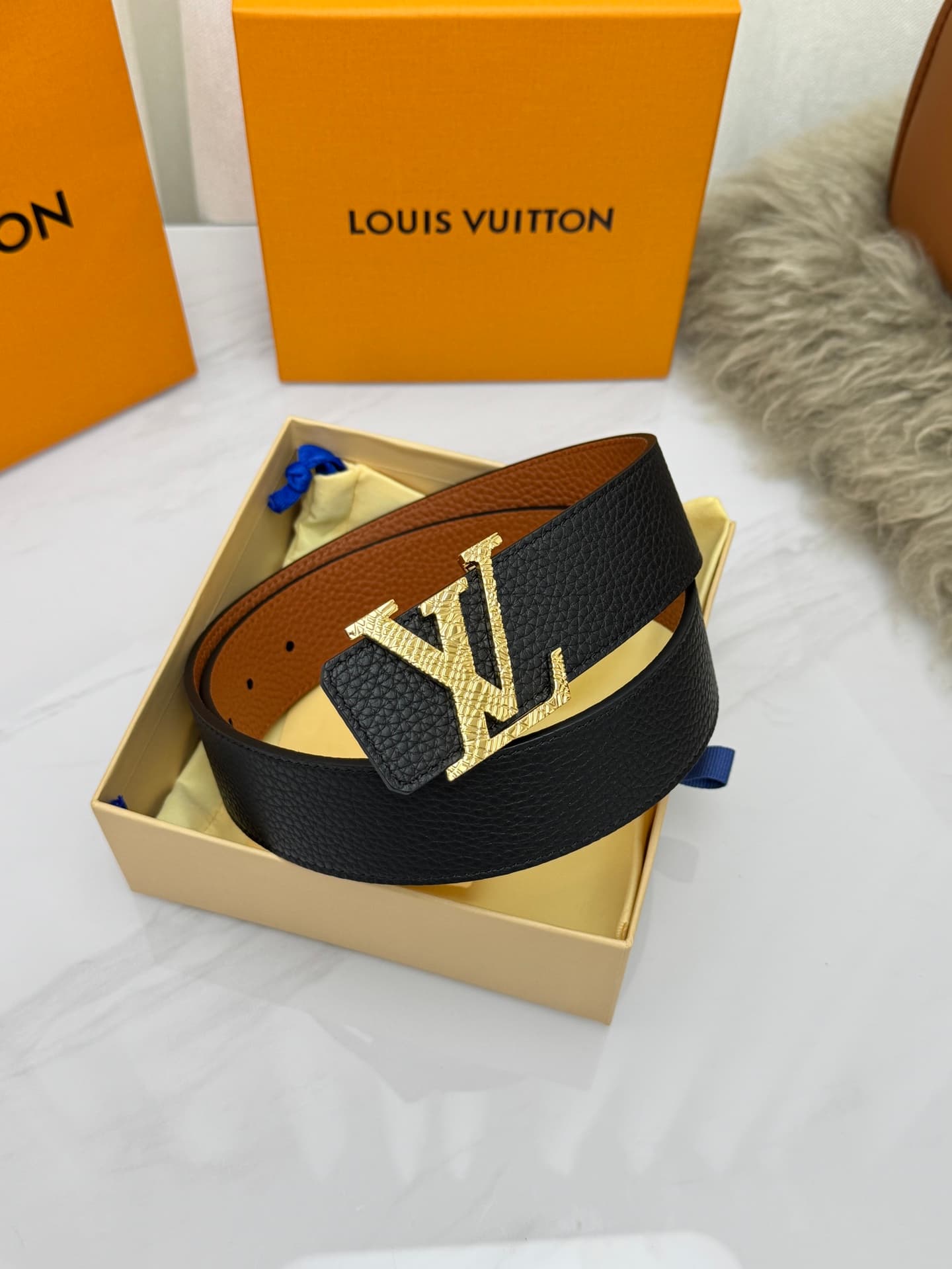 C32998 LV – Luxury modern style. Featured with elegant and sophisticated design elements. Soft and sturdy straps that can be paired with various garments, from formal wear to casual clothing. Width: 4.0cm — image 1