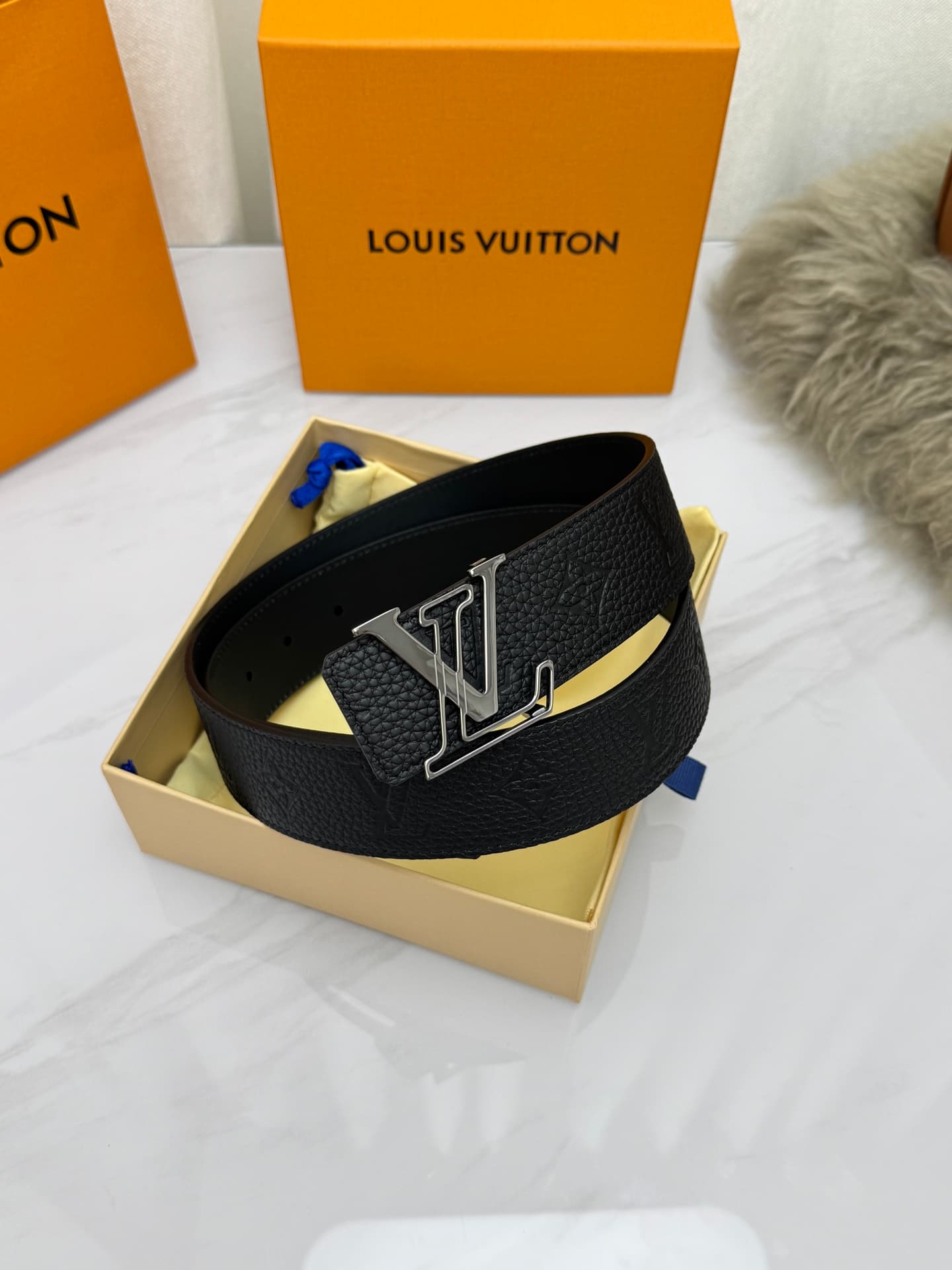 C33004 LV – Luxury modern style. Features elegant and sophisticated design elements. Soft and sturdy straps that can be paired with various clothing items, from formal dresses to casual wear. Width: 4.0cm — image 1