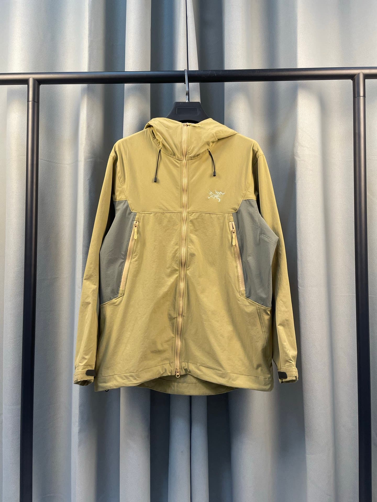 C12540 ARCTERYX | Arcteryx Soft-shell windbreaker for rock climbing and hiking — image 1