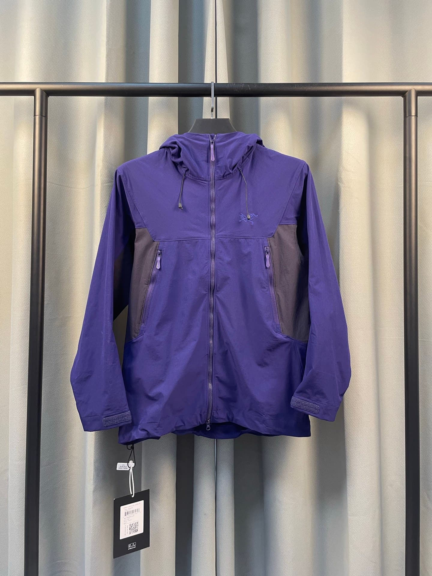 C12539 ARCTERYX | Arcteryx Soft-shell windbreaker for rock climbing and hiking — image 1