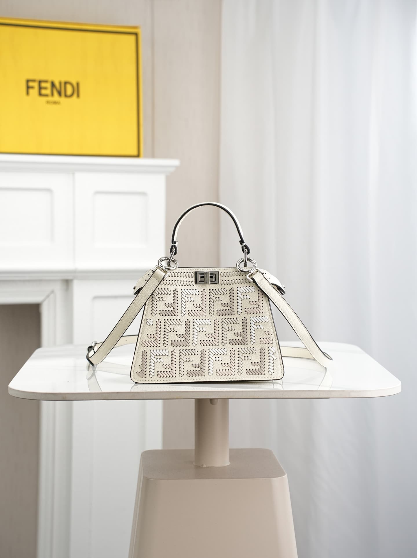 C2889 ~Model 33208 ✨ This iconic peekaboo design is a compact handbag ideal for everyday use. It is crafted in the same color scheme as 306, using hand-stitched seams, and embodies the traditional Selleria craftsmanship. 🔥 Made from high-quality pigeon-gr — image 1