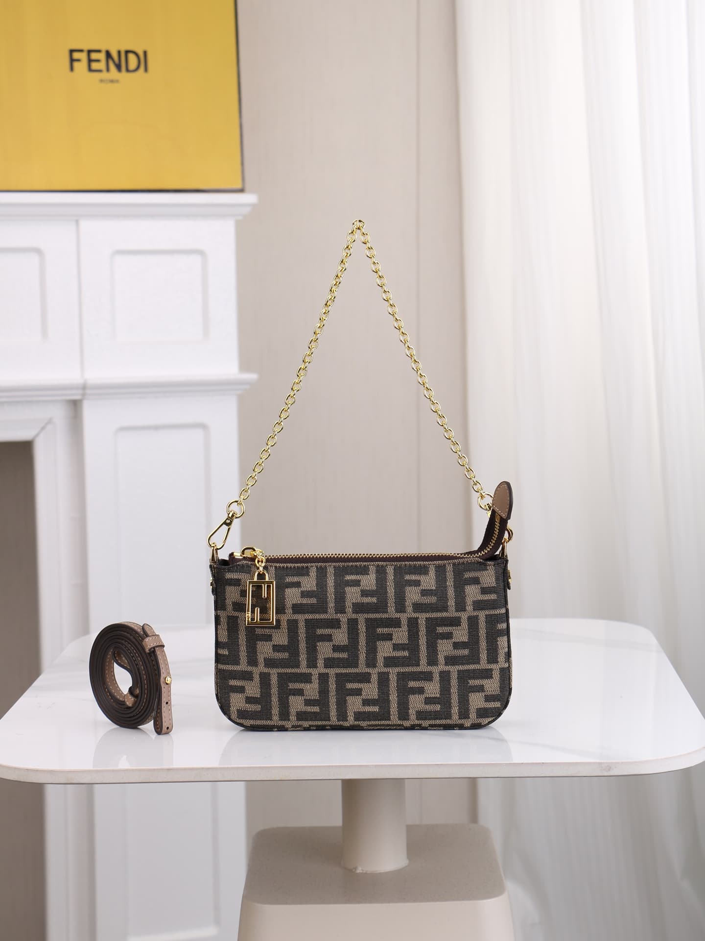 C2862 (Original fabric with box) Model 7717Fendi. New model 🆕 Baguette brown print FF fabric handbag. Equipped with a detachable thin chain; can be carried in hand or under the arm. Zipper for opening/closing; the zipper pull features the distinctive FF p — image 1