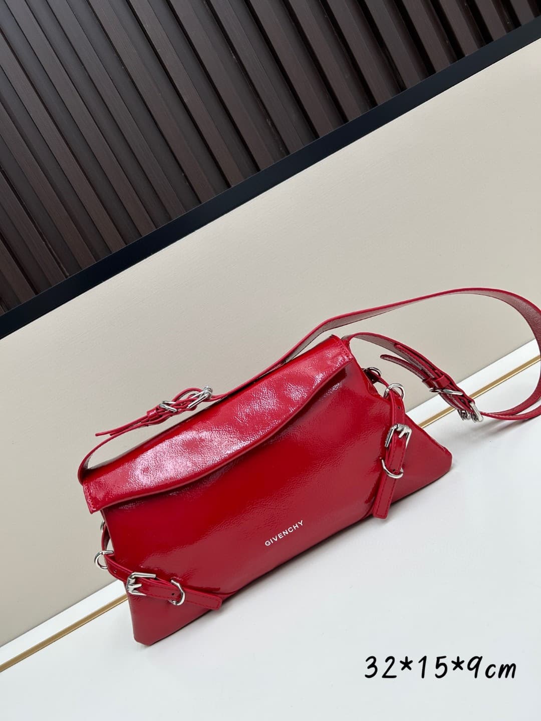 C3168 New GIVENCHY model: Small shoulder bag made of glossy leather with a polished finish — image 1