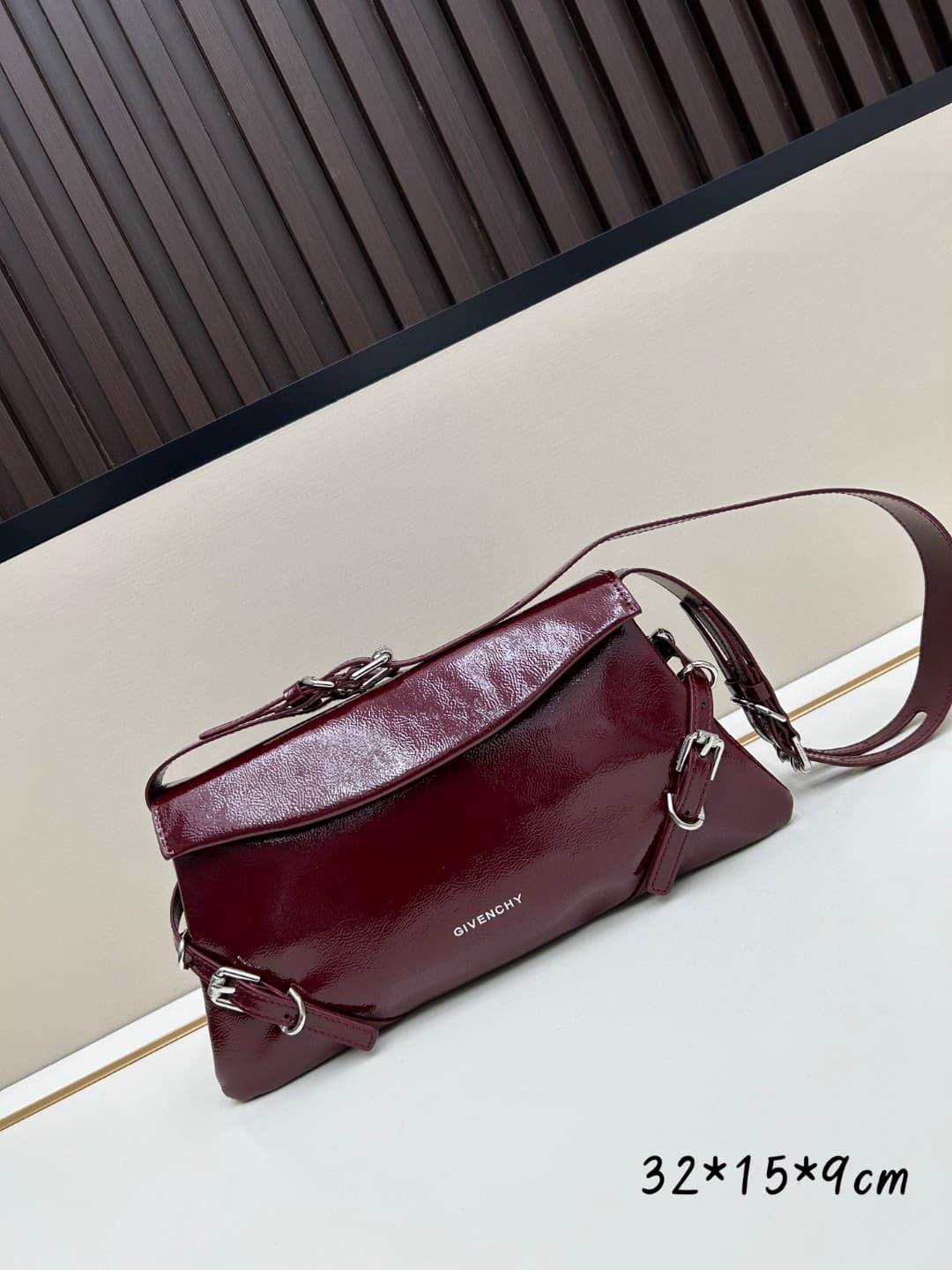 C3166 New GIVENCHY model: Small shoulder bag made of glossy leather with a polished finish — image 1