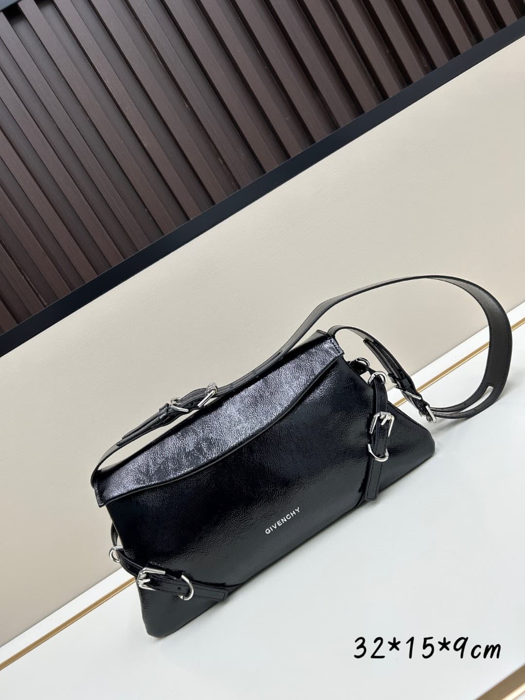 C3165 New GIVENCHY model: Small shoulder bag made of glossy leather with a polished finish — image 1