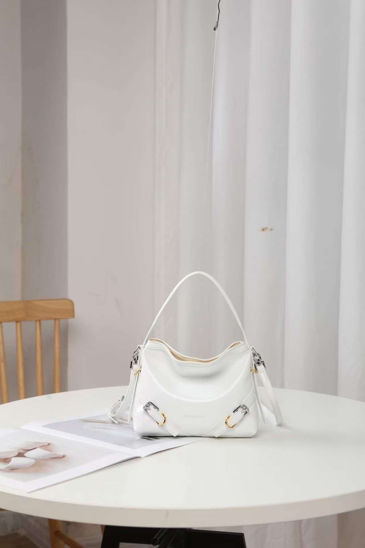 C3162 New 200 model. Givenchy/Voyou nano summer collection – cute design, detachable shoulder strap, metal clasp, leather shoulder bag with sling function, phone bag, mini size. Top-grade leather, dimensions: 19*16, 5*4 cm; model number: V0999 — image 1