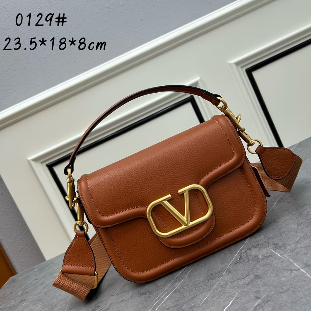 C8209 VALENTINO GARAVANI ALLTIME vintage/retro soft grain calf handbag, featuring metal VLOGO SIGNATURE details. Thanks to the detachable handles and leather strap, this bag can be carried on the shoulder, slung over the arm, or held in hand. - Vintage br