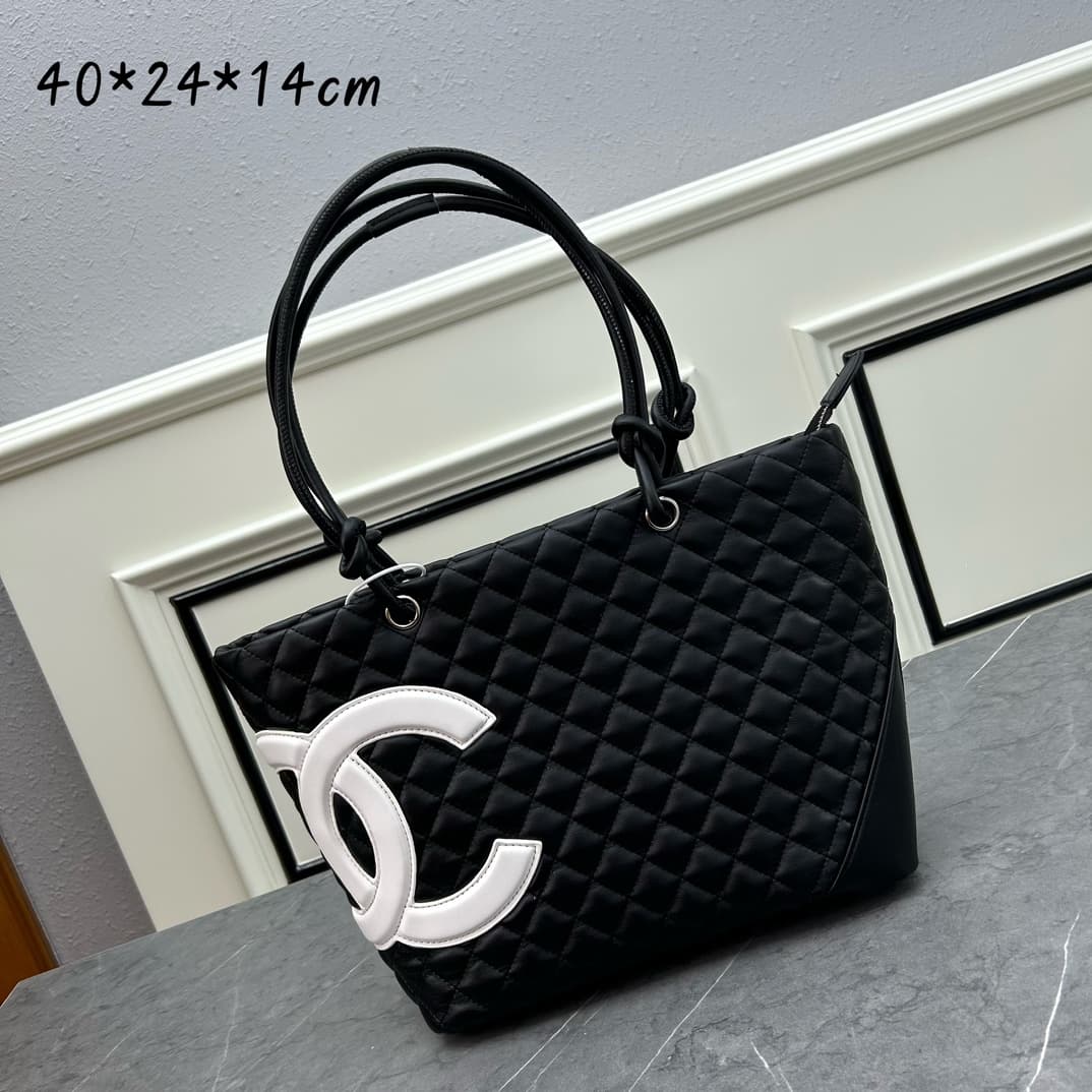 C696 New model 💰 Chanel Panda Kangpeng basket ||| The classic black and white panda color scheme is absolutely stunning! It gives a high-end feel. — image 1
