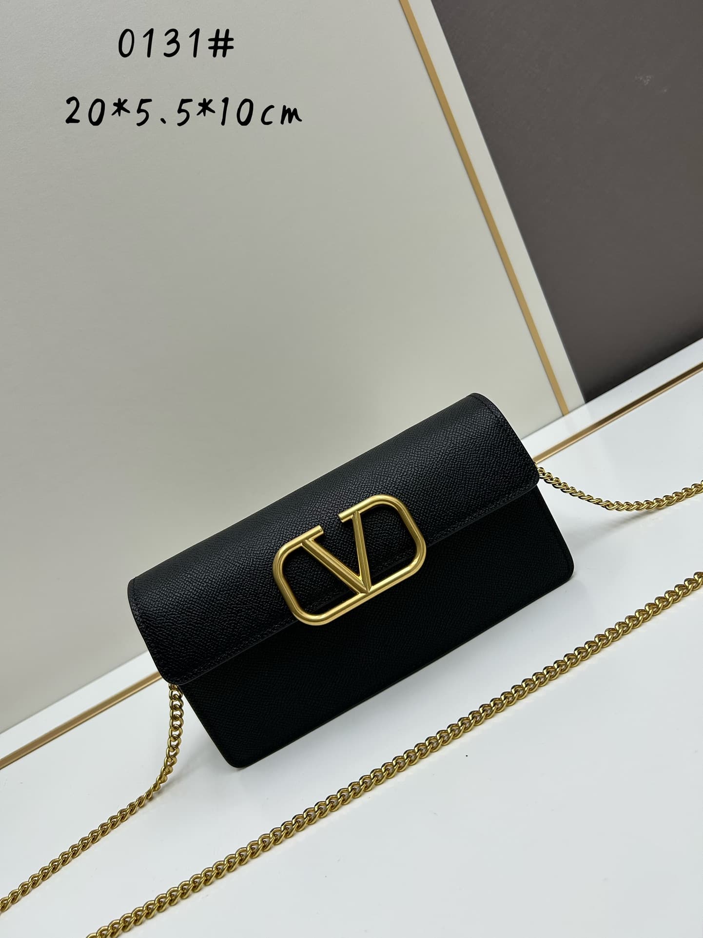 C8305 🆕 New small handbag model — image 1