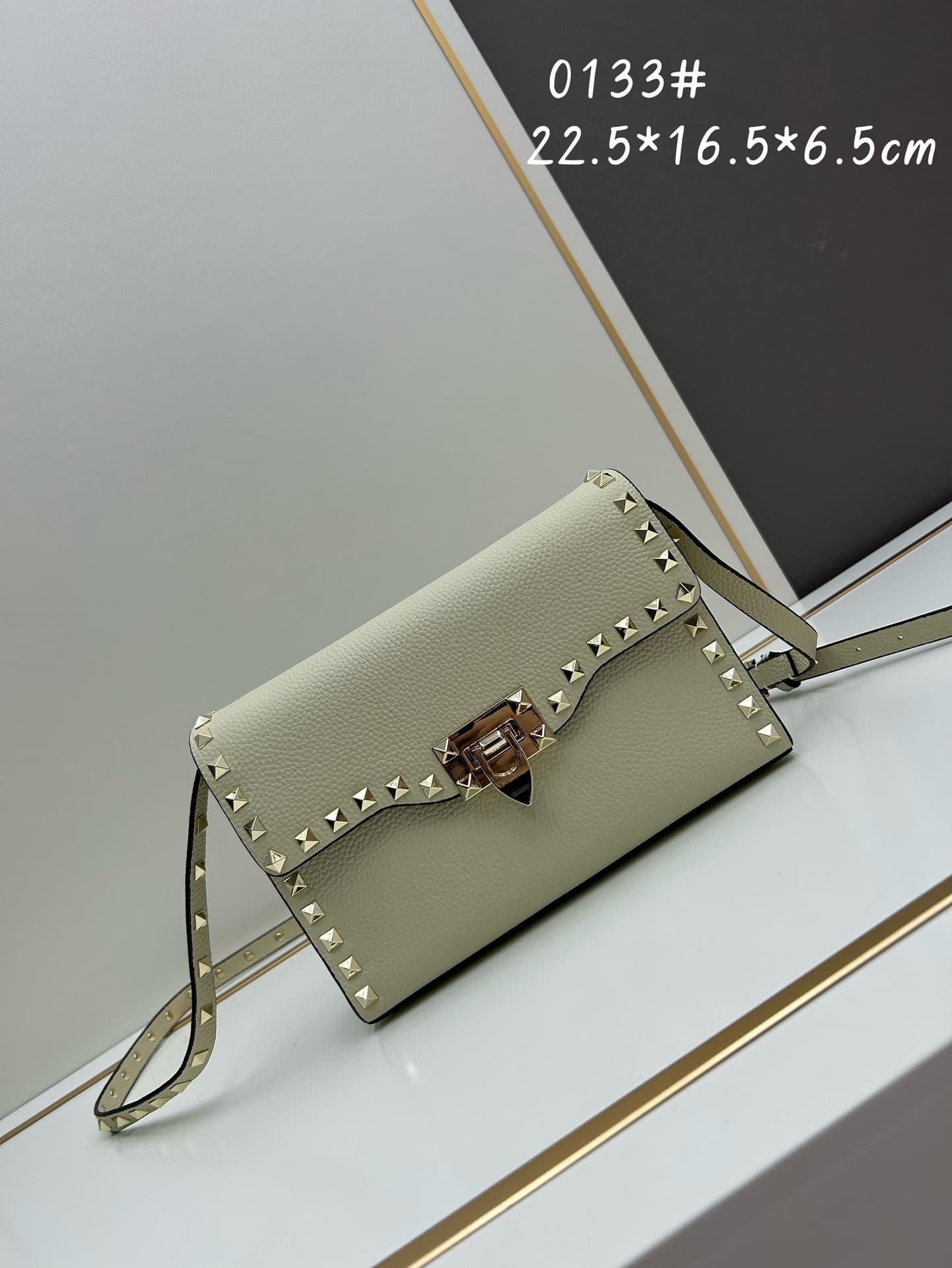 C7759 Valentino Valentino store’s best-selling item 💪 It’s versatile and fashionable; the bag has a great feel, it’s hard to believe! — image 1