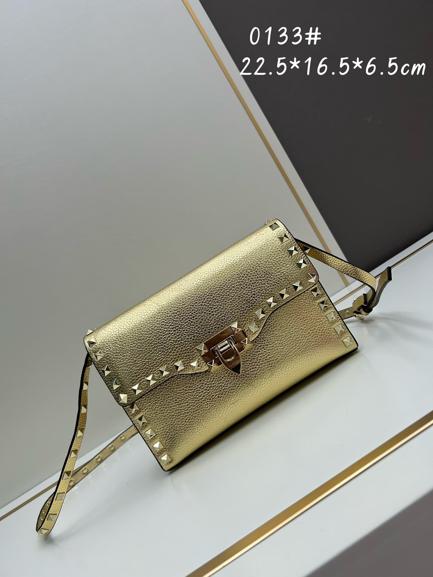 C7755 Valentino Valentino counter’s best-selling item💪 It’s versatile and fashionable; the bag has a great feel, it’s hard to believe! — image 1