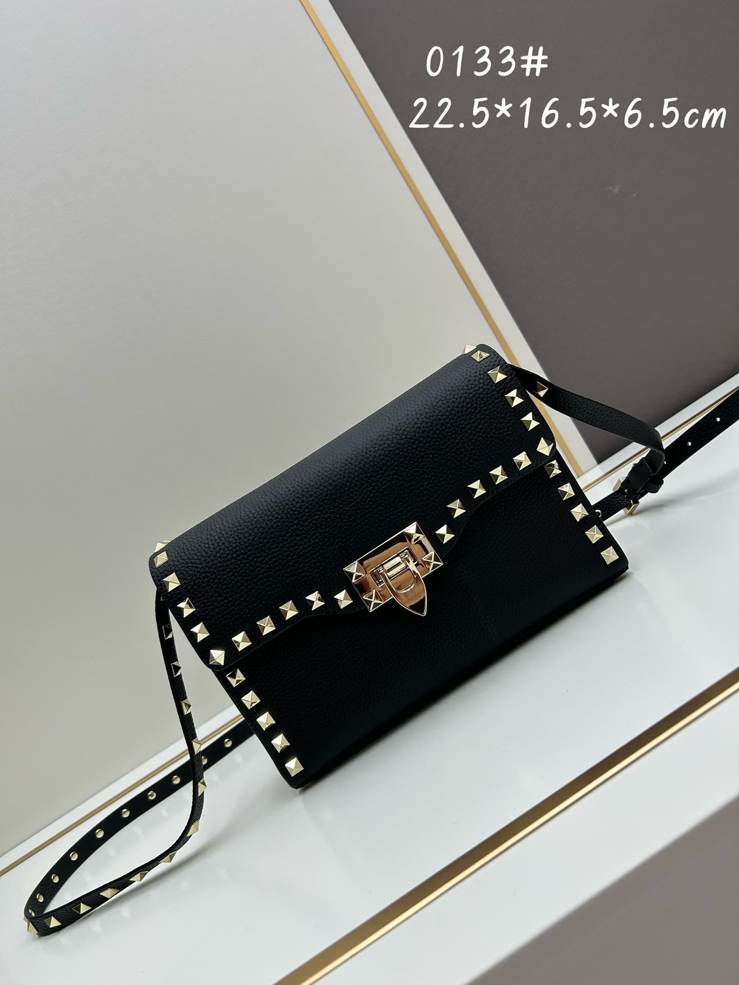 C7753 Valentino Valentino store’s best-selling item 💪 It’s versatile and fashionable; the bag has a great feel, it’s hard to believe! — image 1