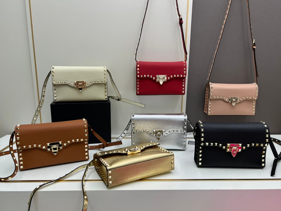 C7752 Valentino Valentino store’s best-selling item 💪 It’s versatile and fashionable; the bag has a great feel, it’s hard to believe! — image 1