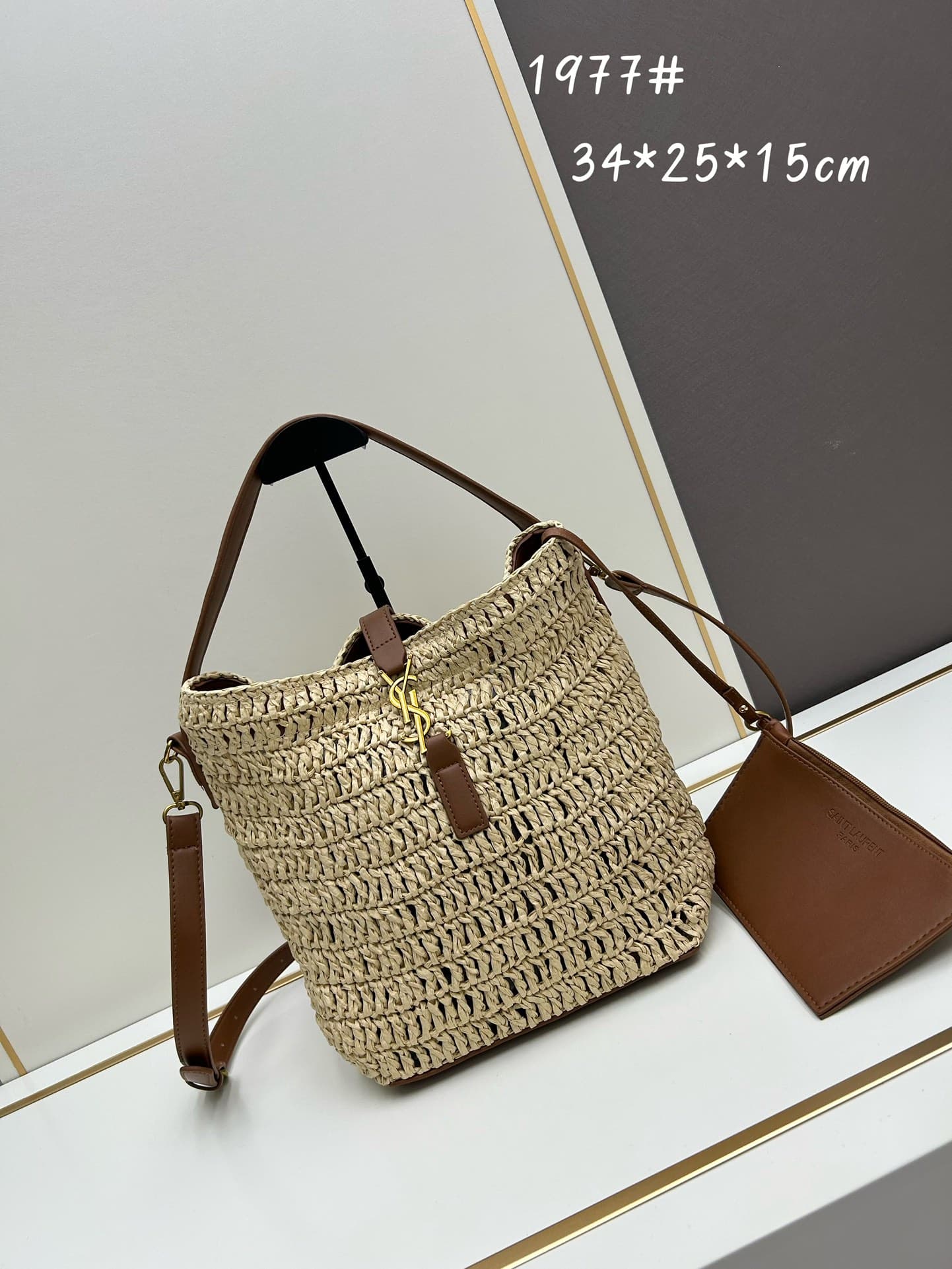 C8753 New model 💰 Saint Laurent LE 37 Rafa grass woven handbag |||| A bucket-shaped bag, with a hook closure on LE CASSANDRE. Made from woven Rafa grass and plant-tanned leather. Adjustable and detachable shoulder strap, allowing various ways of wearing. — image 1