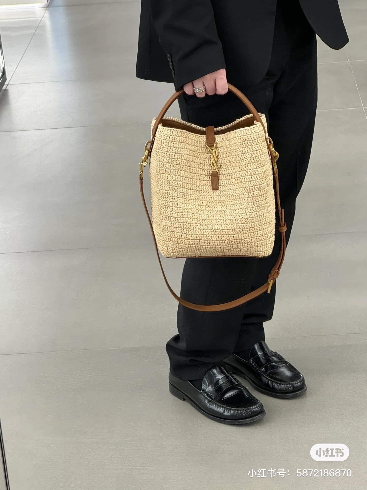 C8752 New model 💰 Saint Laurent LE 37 Raphia rope bag|||Bucket-shaped bag, with a hook closure on LE CASSANDRE. Made from Raphia rope and plant-tanned leather. Adjustable detachable shoulder strap, allowing various ways of wearing. — image 1
