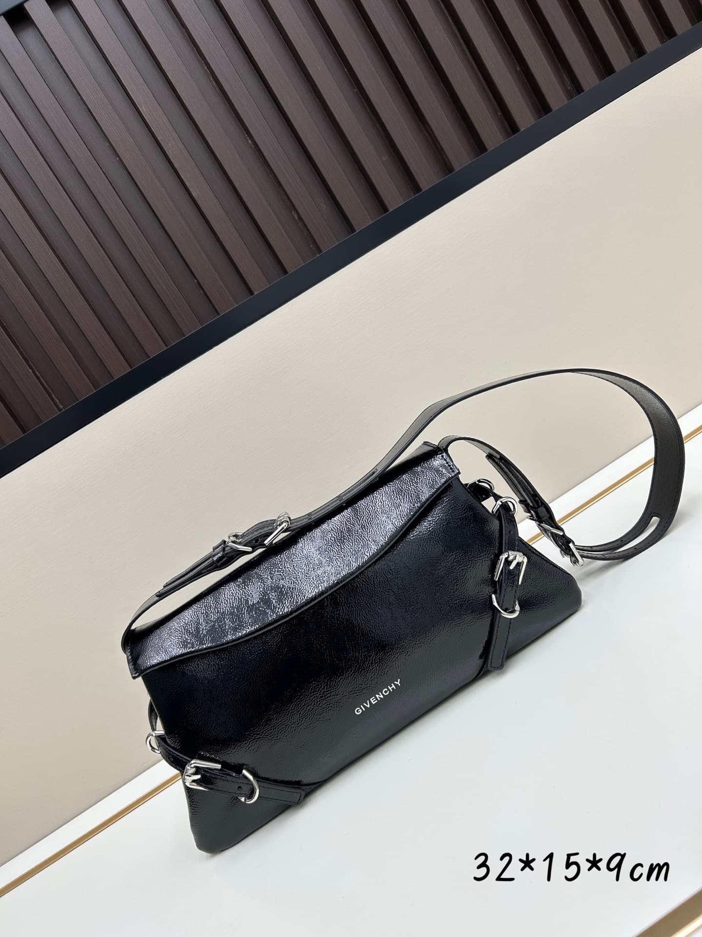 C3179 New GIVENCHY model: Small shoulder bag made of glossy leather with a cowhide texture — image 1