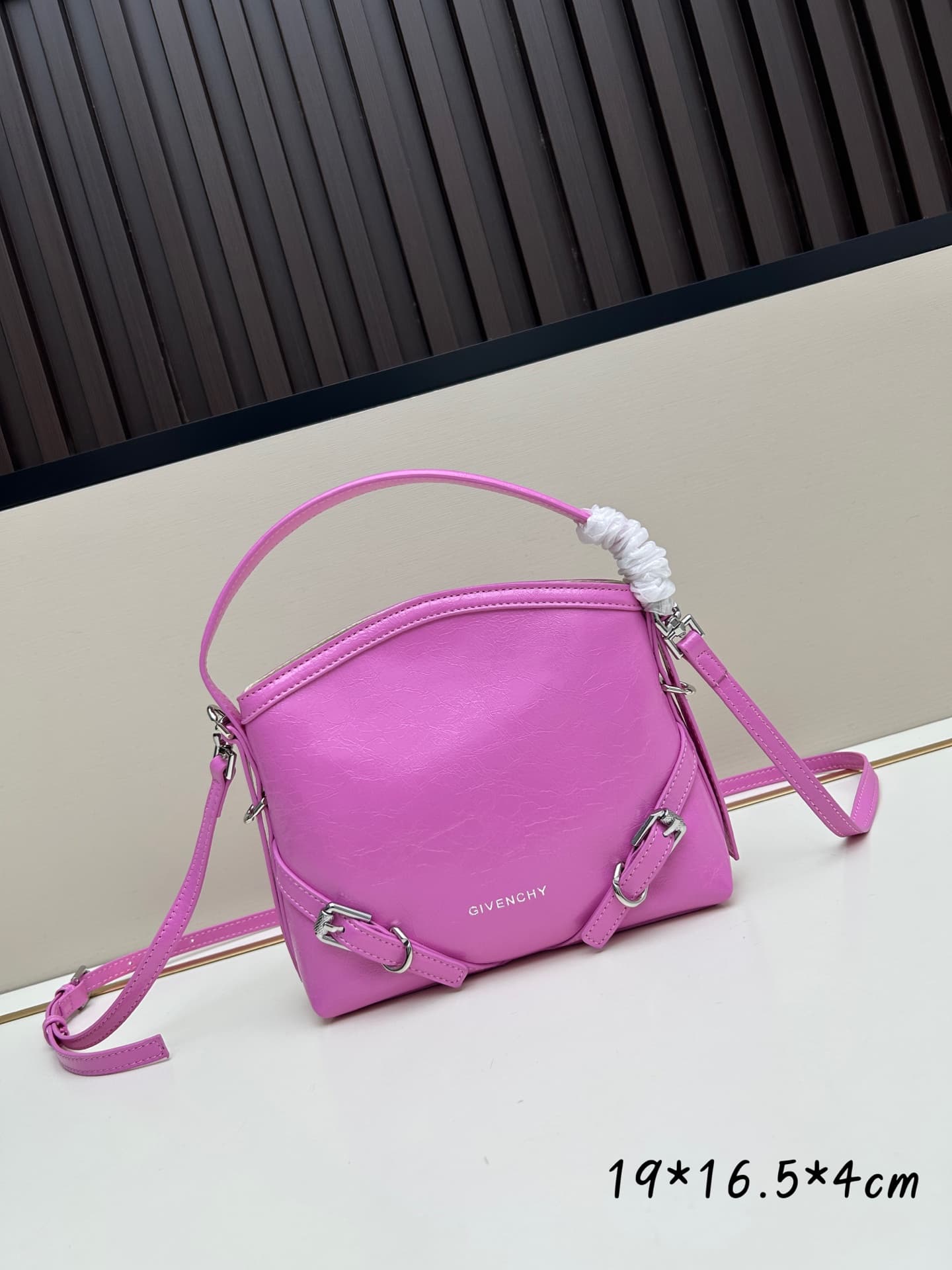 C3251 New model. Givenchy/Voyou nano – new summer collection. Small and cute design; detachable shoulder strap, metal clasp, leather single shoulder crossbody bag, phone bag. Mini size. Top-grade leather, dimensions: 19*16, 5*4 cm. Model number: V0999 — image 1