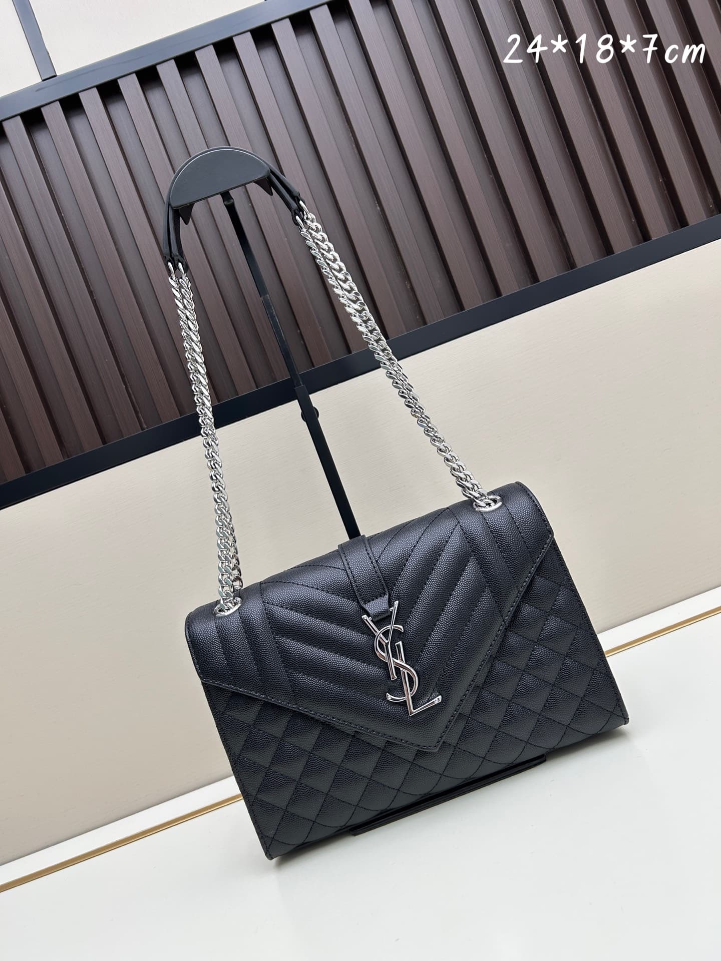 C8701 👏👏YSL Saint Laurent = a fantastic product that’s been a huge hit again🔥 Recently, this kind of intricate style has become extremely popular. Of course, a designer with decades of experience wouldn’t miss out on it. The black hardware adds an extra t — image 1