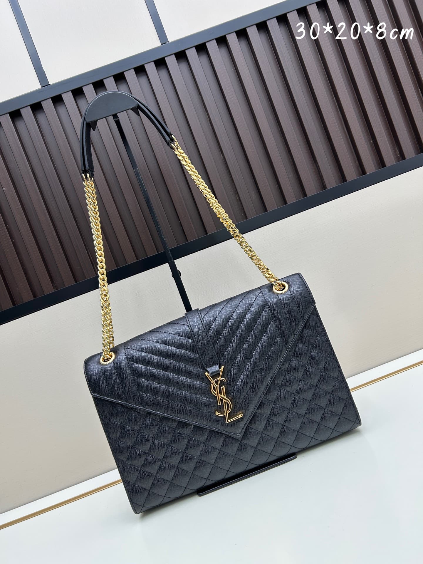 C8692 👏👏YSL Saint Laurent = a fantastic new product that’s a hit🔥! These intricate styles are extremely popular right now. Of course, a designer of such prestige wouldn’t miss out on this design. It’s like a mysterious warrior who protects its owner, bein — image 1