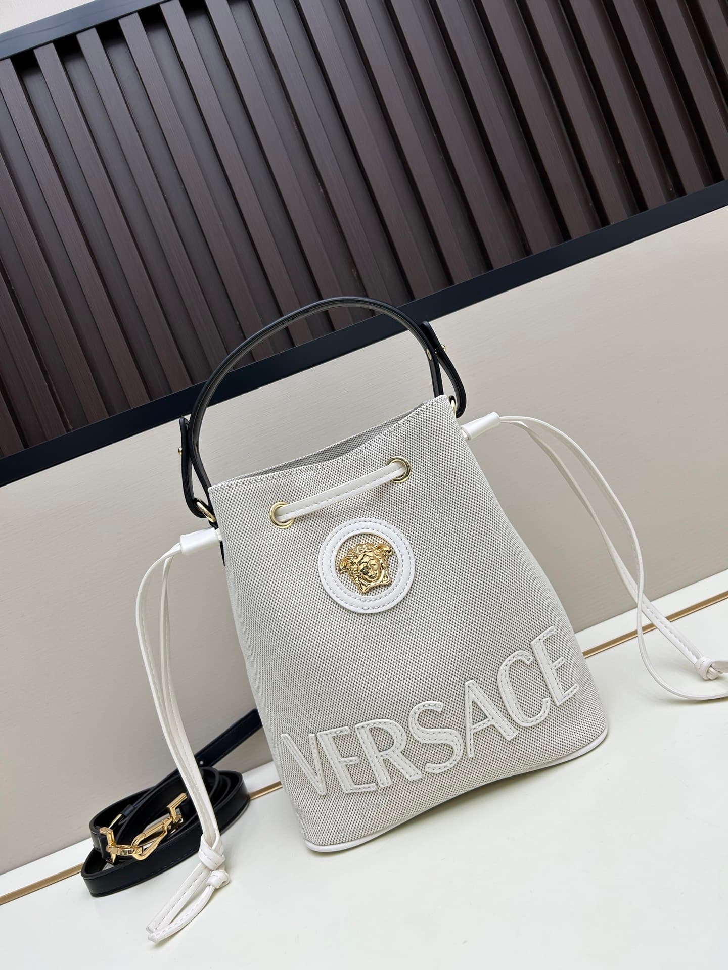 C8388 . New model 🆕 available for sale: Versace women’s rope-trimmed bucket bag. High-quality material, large capacity – it really holds a lot. Equipped with long and short shoulder straps — image 1