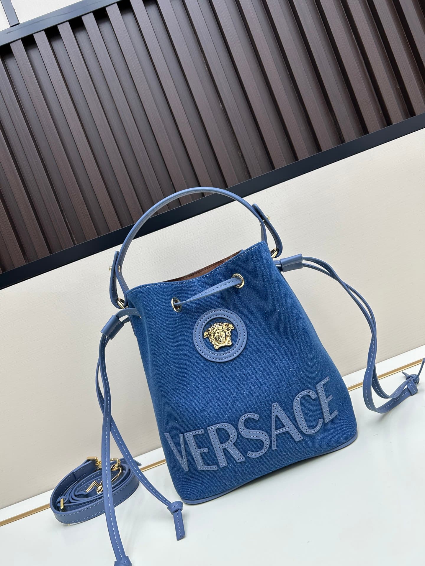 C8386 . New model 🆕 available for sale: Versace women’s strap backpack. High-quality fabric, large capacity – it really holds a lot of things. It comes with long and short shoulder straps — image 1