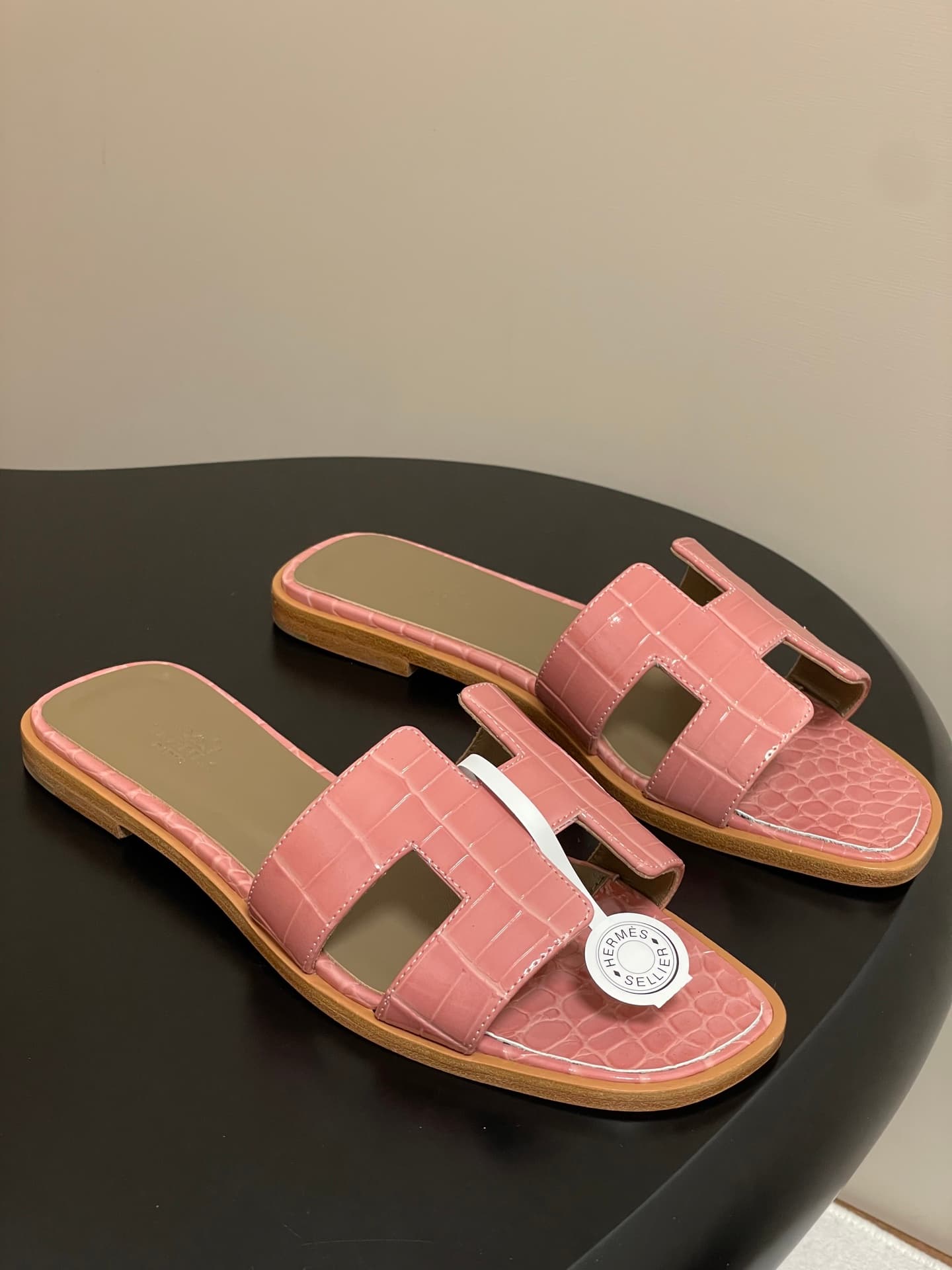 D8099 – Top-quality products (come with high-end packaging boxes or scarves) — image 1