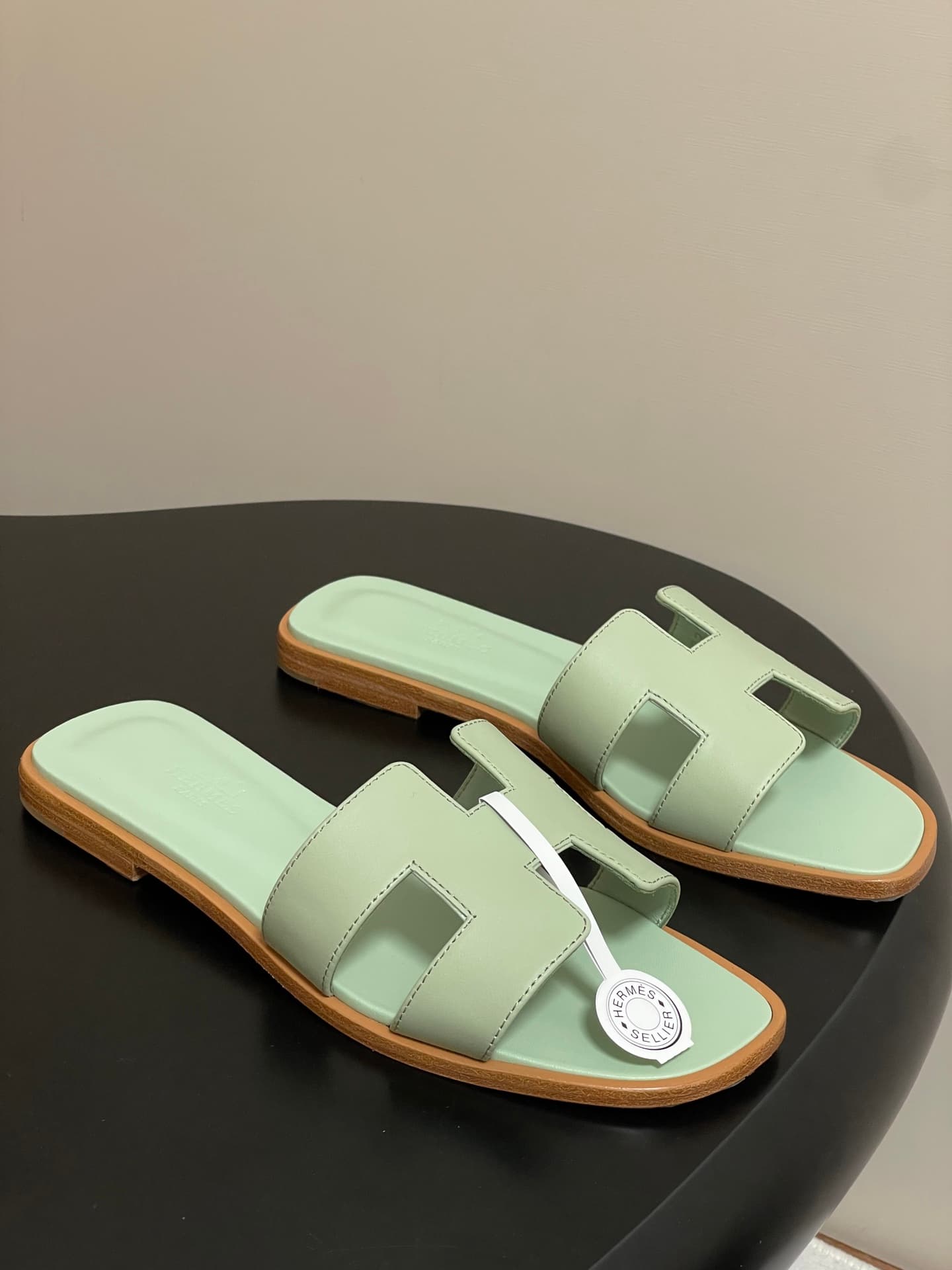 D8091 – Top-quality products (come with high-end packaging boxes and scarves) — image 1