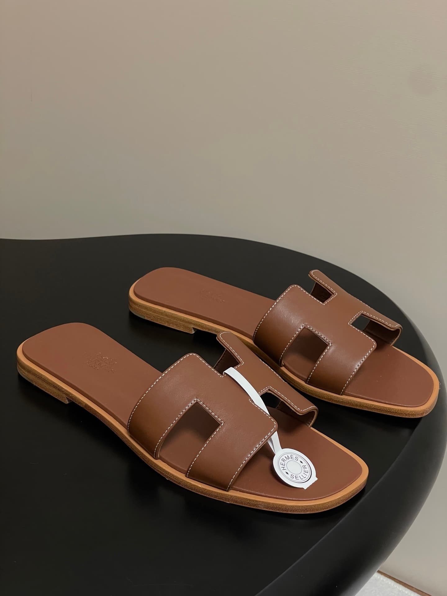 D8090 – Top-quality products (come with high-end gift boxes/scarves) — image 1