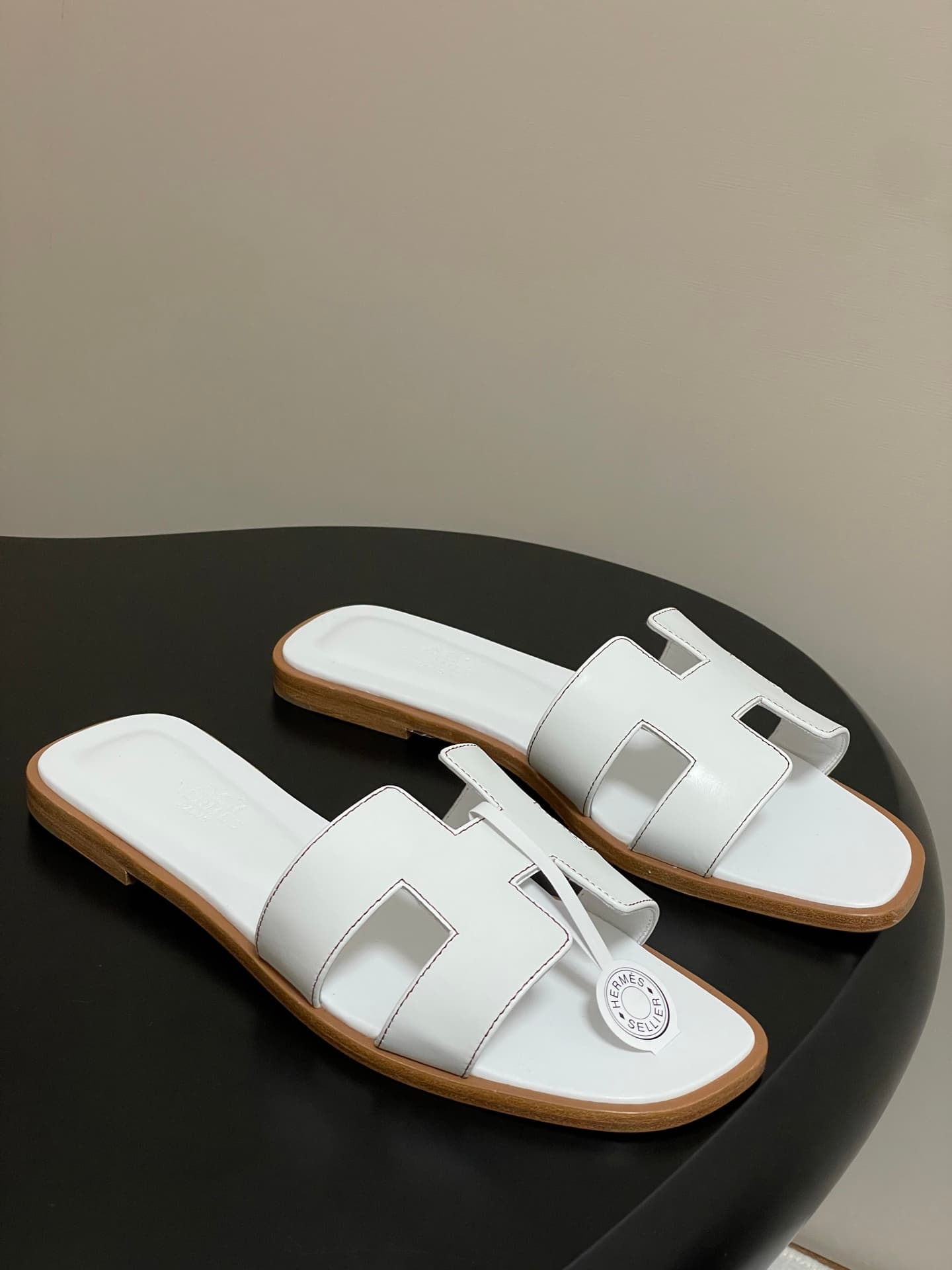 D8088 – Top-quality products (wrapped in high-end boxes or scarves) — image 1
