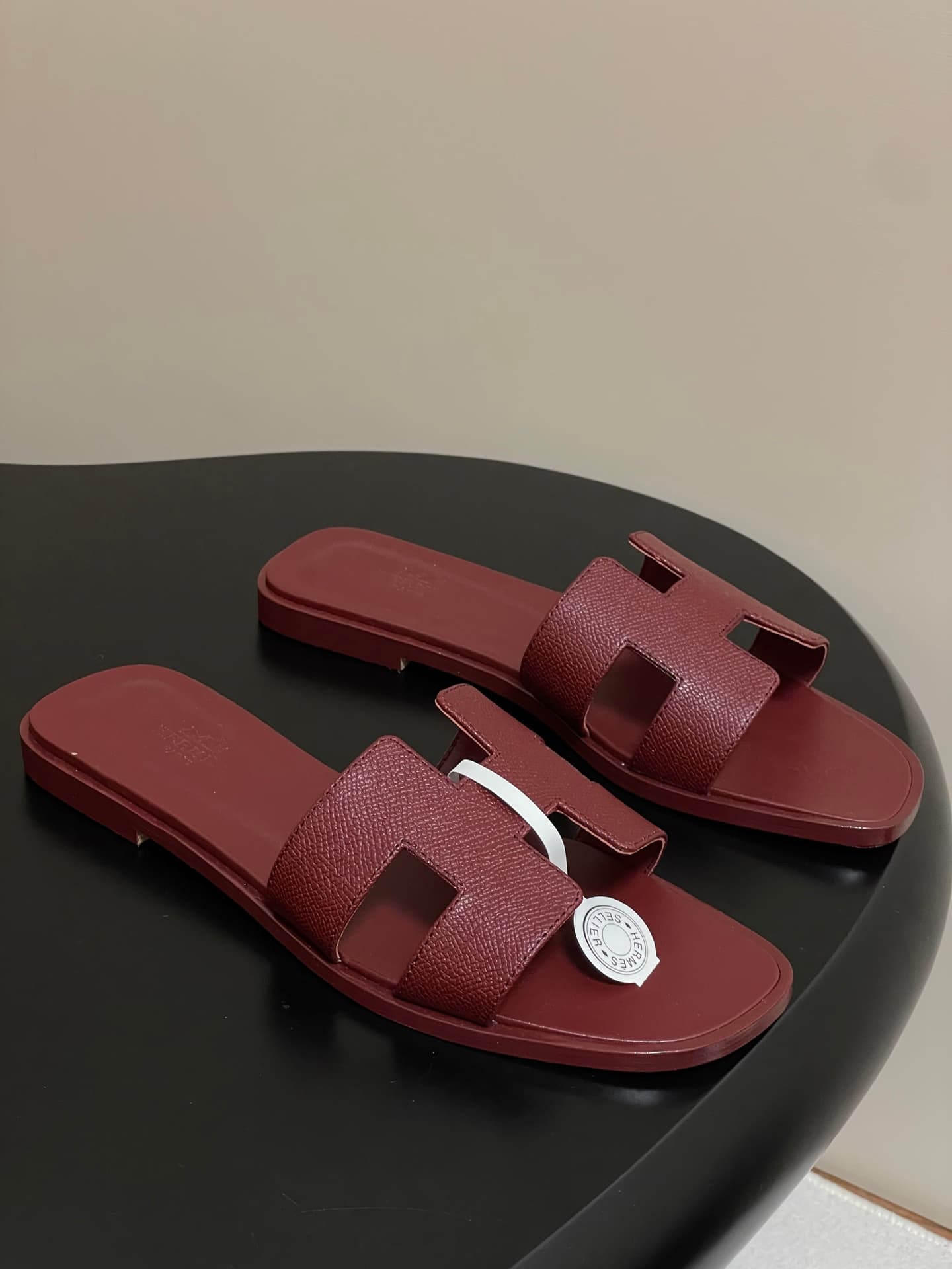 D8082 – Top-quality products (come with high-end packaging boxes/silk scarves) — image 1