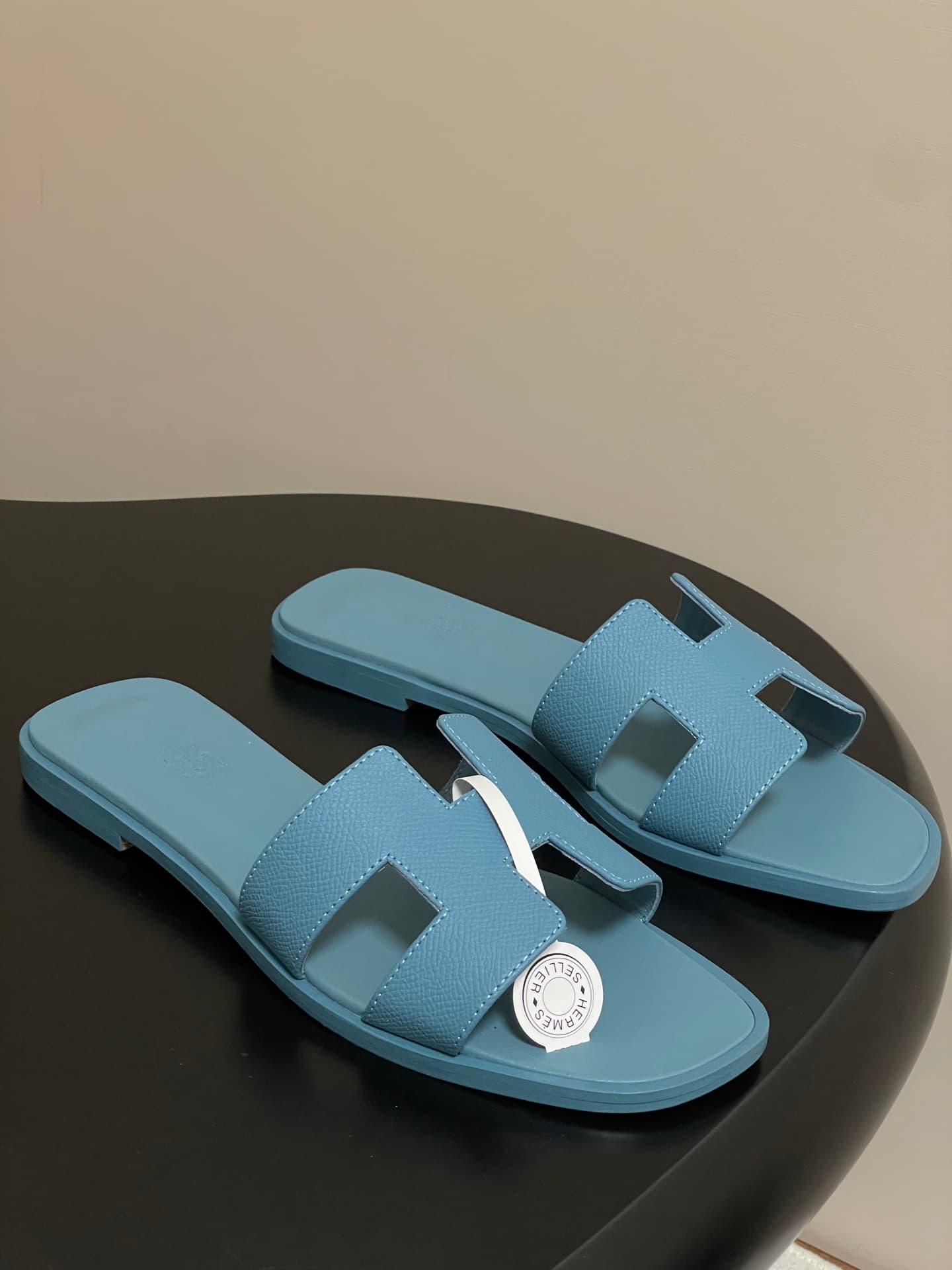 D8080 – Top-quality products (come with high-end gift boxes or scarves) — image 1