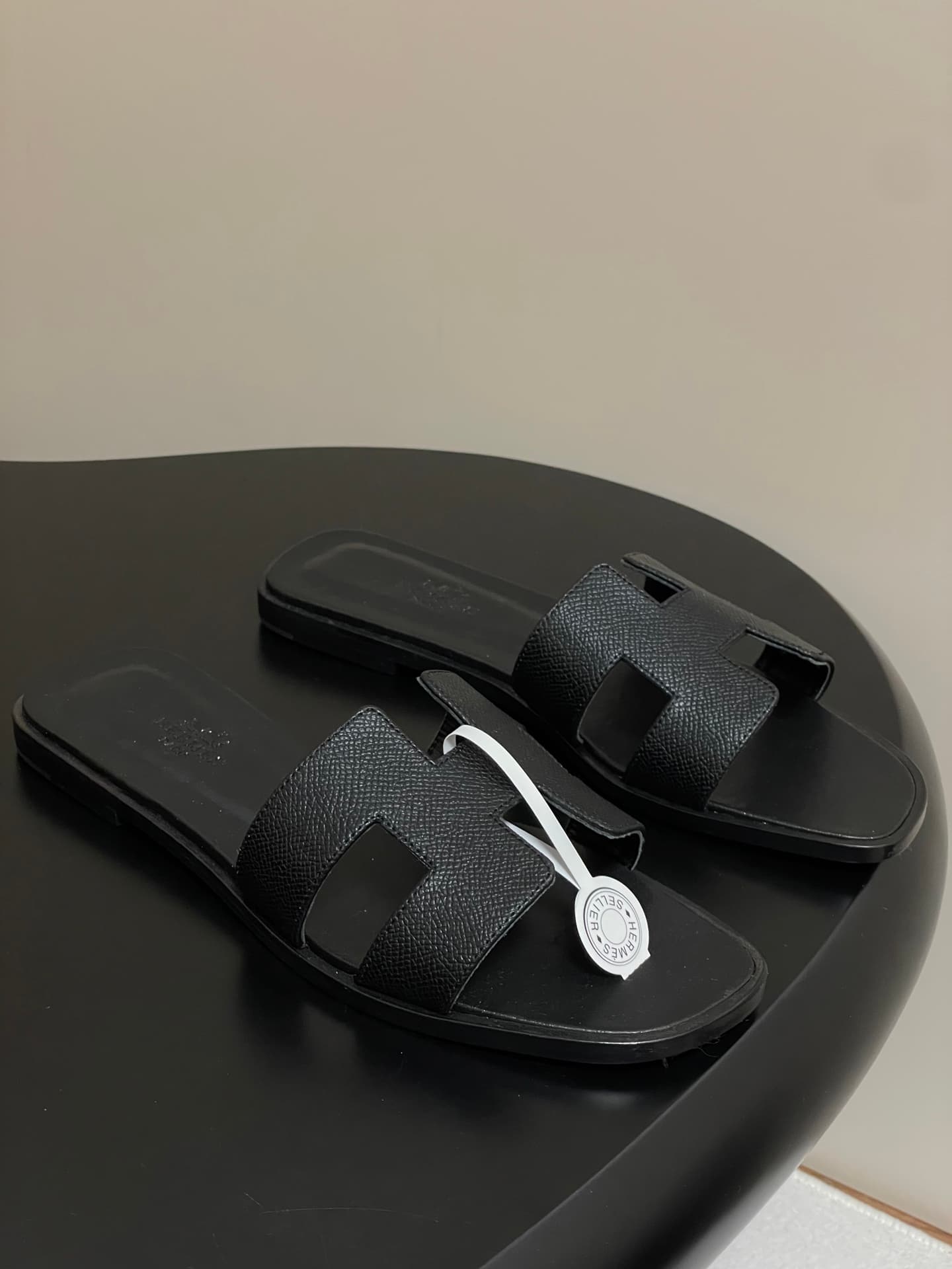 D8072 – Top-quality products (come with high-end boxes or scarves) — image 1