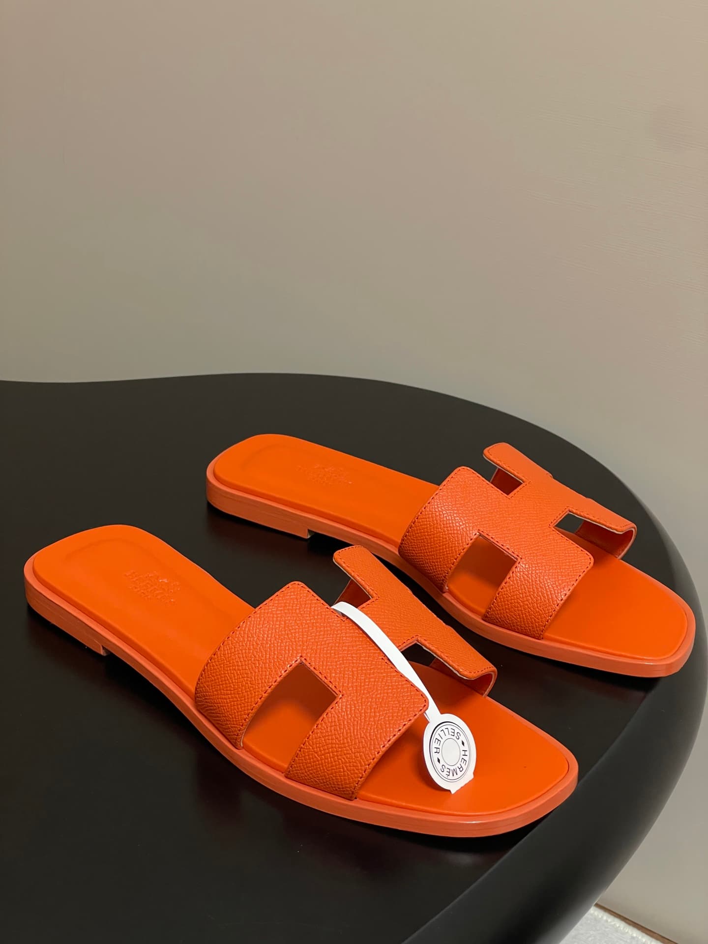 D8071 – Top-quality products (come with high-end boxes or scarves) — image 1