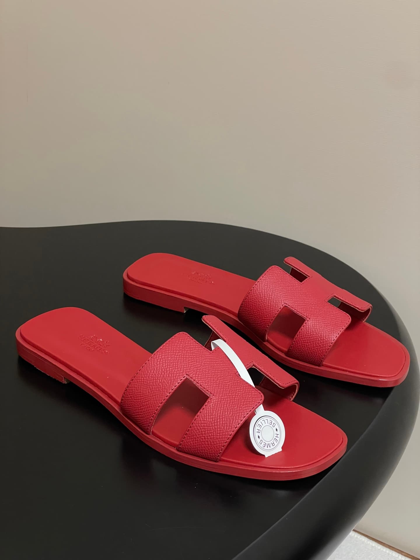 D8067 – Top-quality products (come with high-end packaging boxes and scarves) — image 1