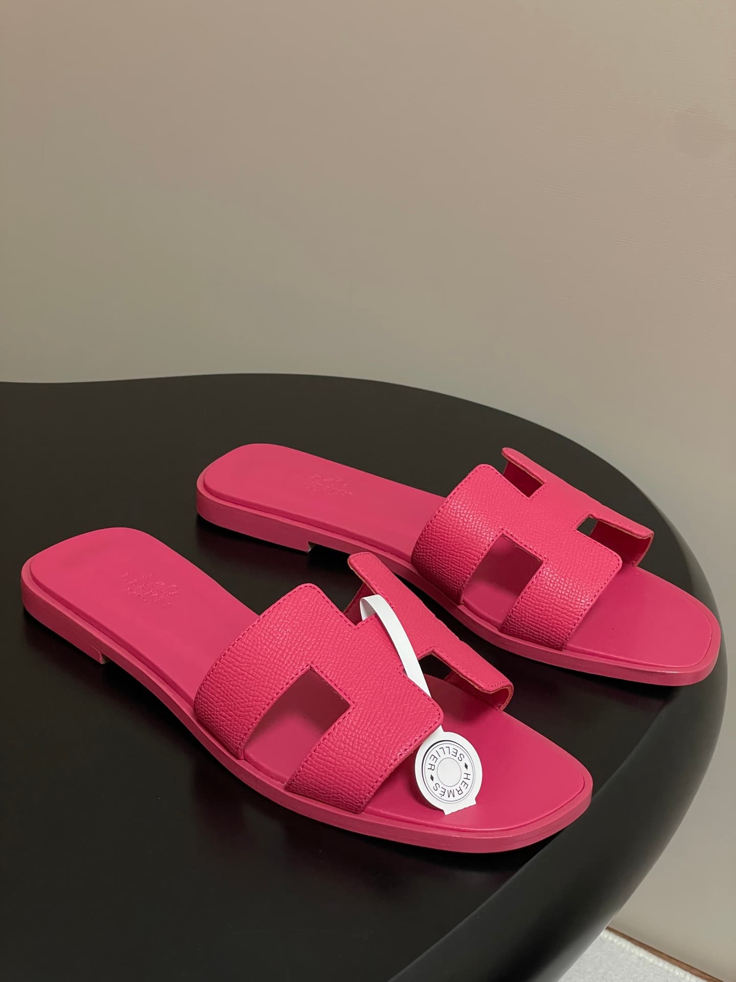 D8065 – Top-quality products (come with high-end gift boxes/scarves) — image 1