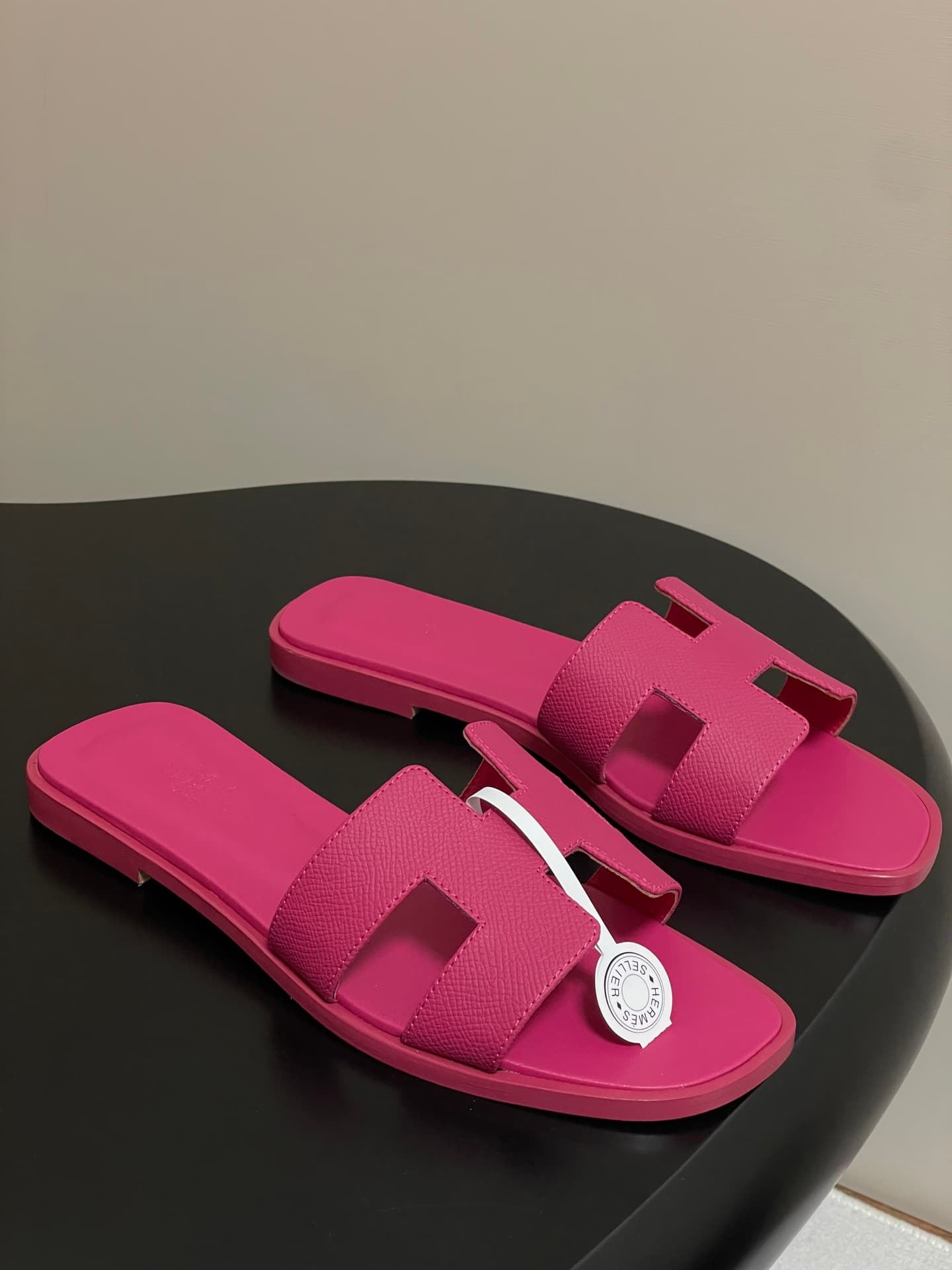 D8064 – Top-quality products (come with high-end packaging boxes or scarves) — image 1