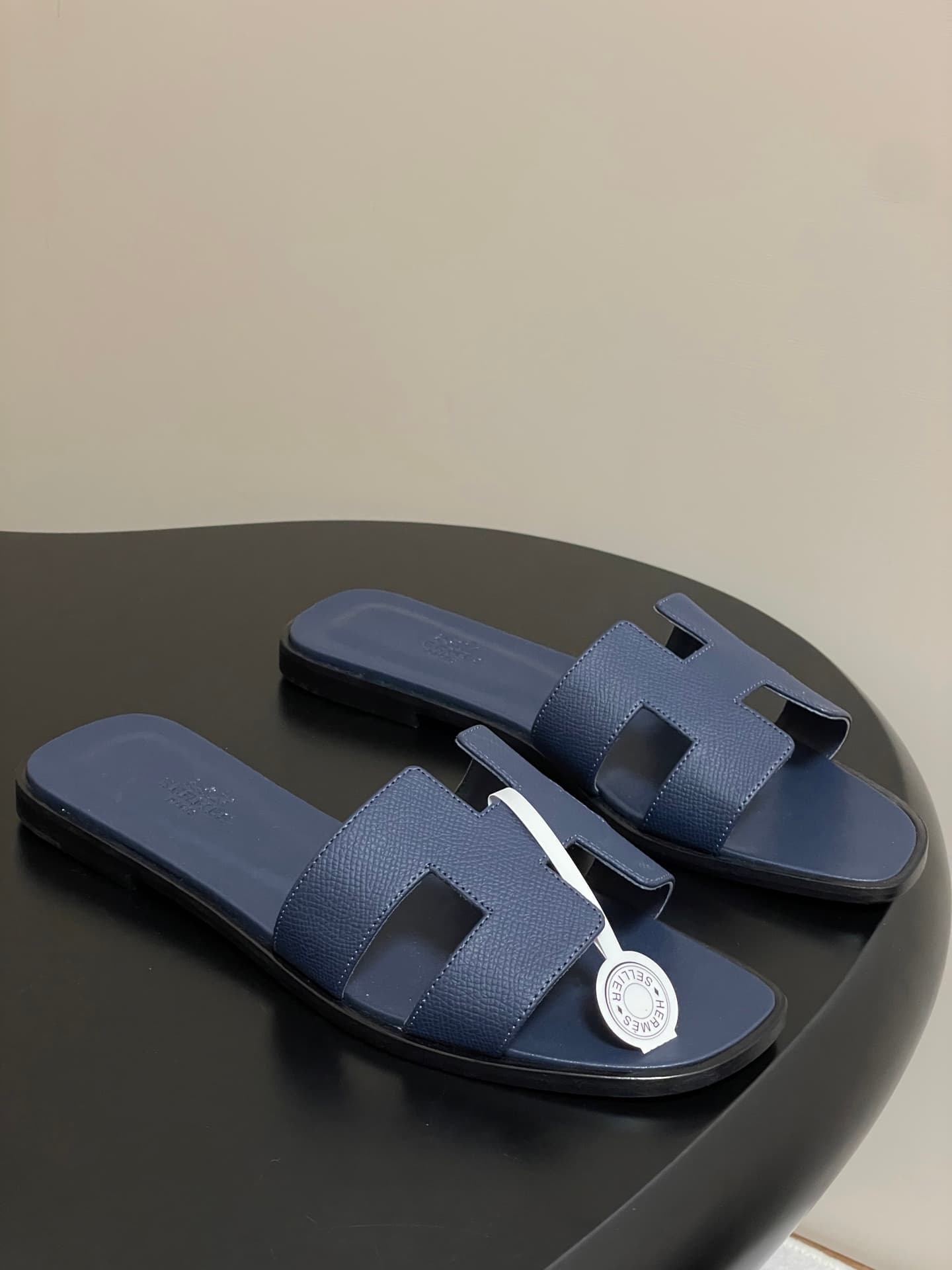 D8061 – Top-quality products (come with high-end packaging boxes or scarves) — image 1