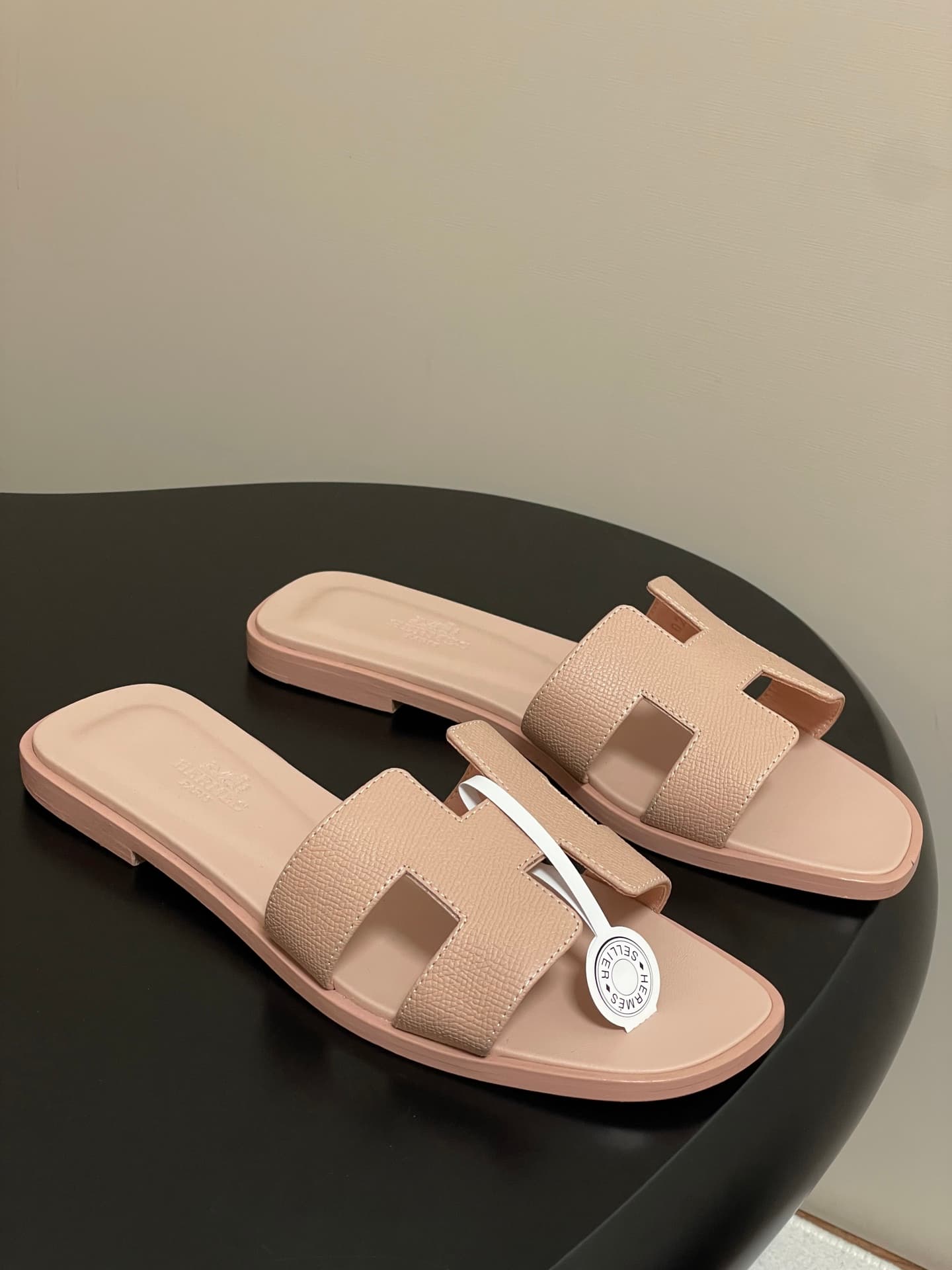 D8054 – Top-quality (come with high-end packaging boxes or scarves) — image 1