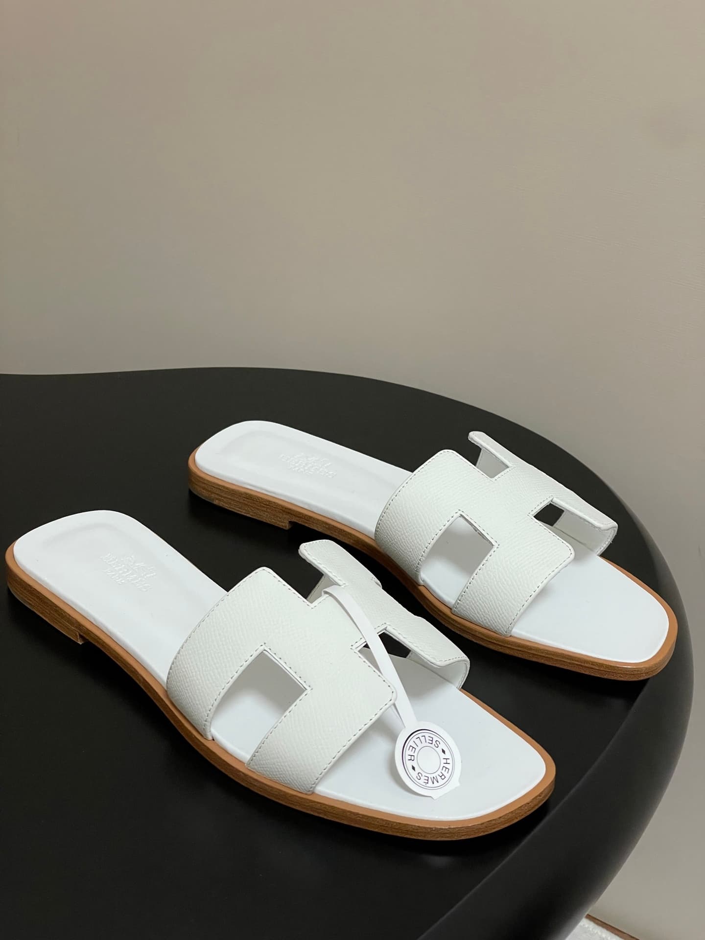 D8049 – Top-quality quality (come with high-end gift boxes/scarves) — image 1