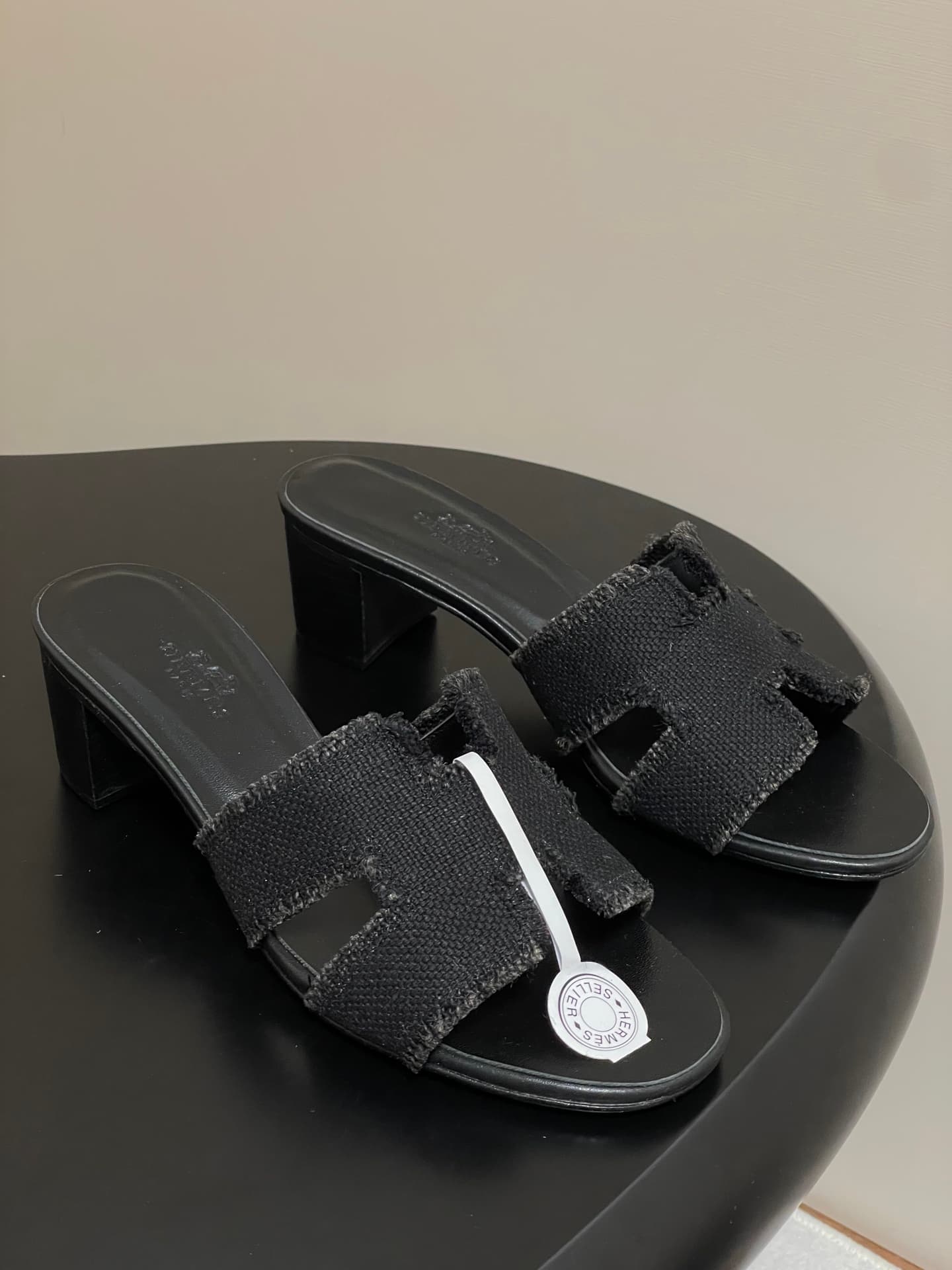 D8047 – Top-quality products (wrapped in high-end boxes or scarves) — image 1