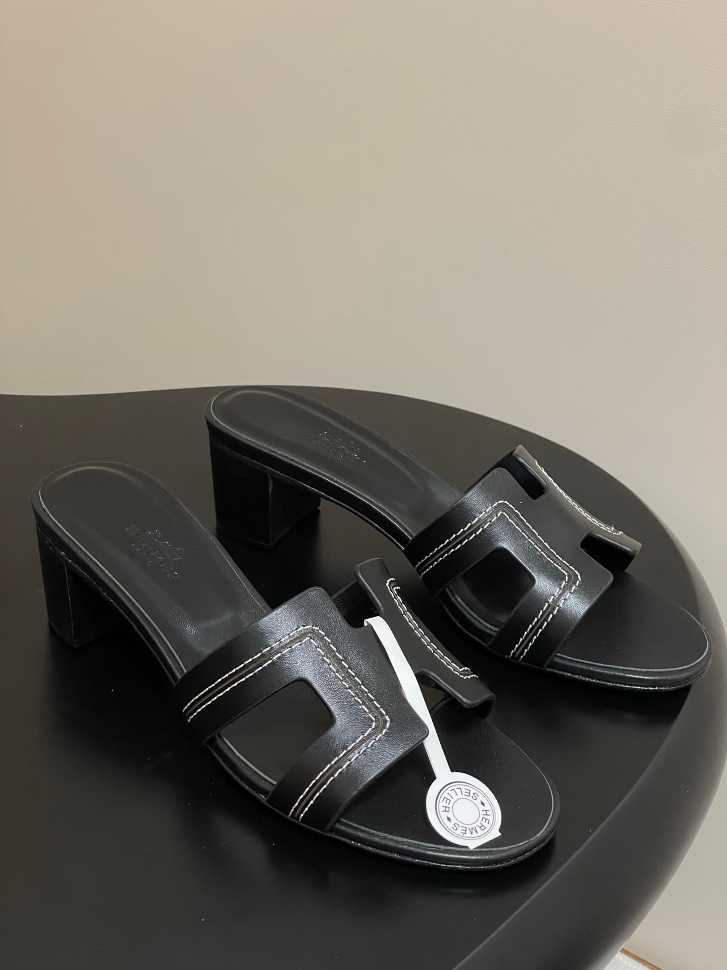 D8040 – Top-quality products (wrapped in high-end gift boxes or scarves) — image 1