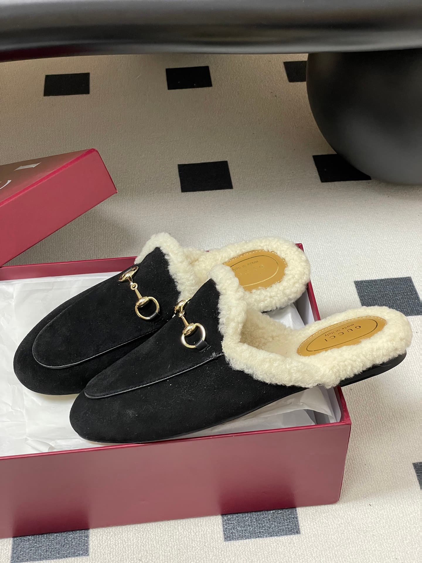 D7119 🏧𝐆𝐔𝐂𝐂𝐈 Gucci Princetown classic wool slippers, moutier shoes with leather texture, buckle-style flat slippers made of Merino wool. — image 1